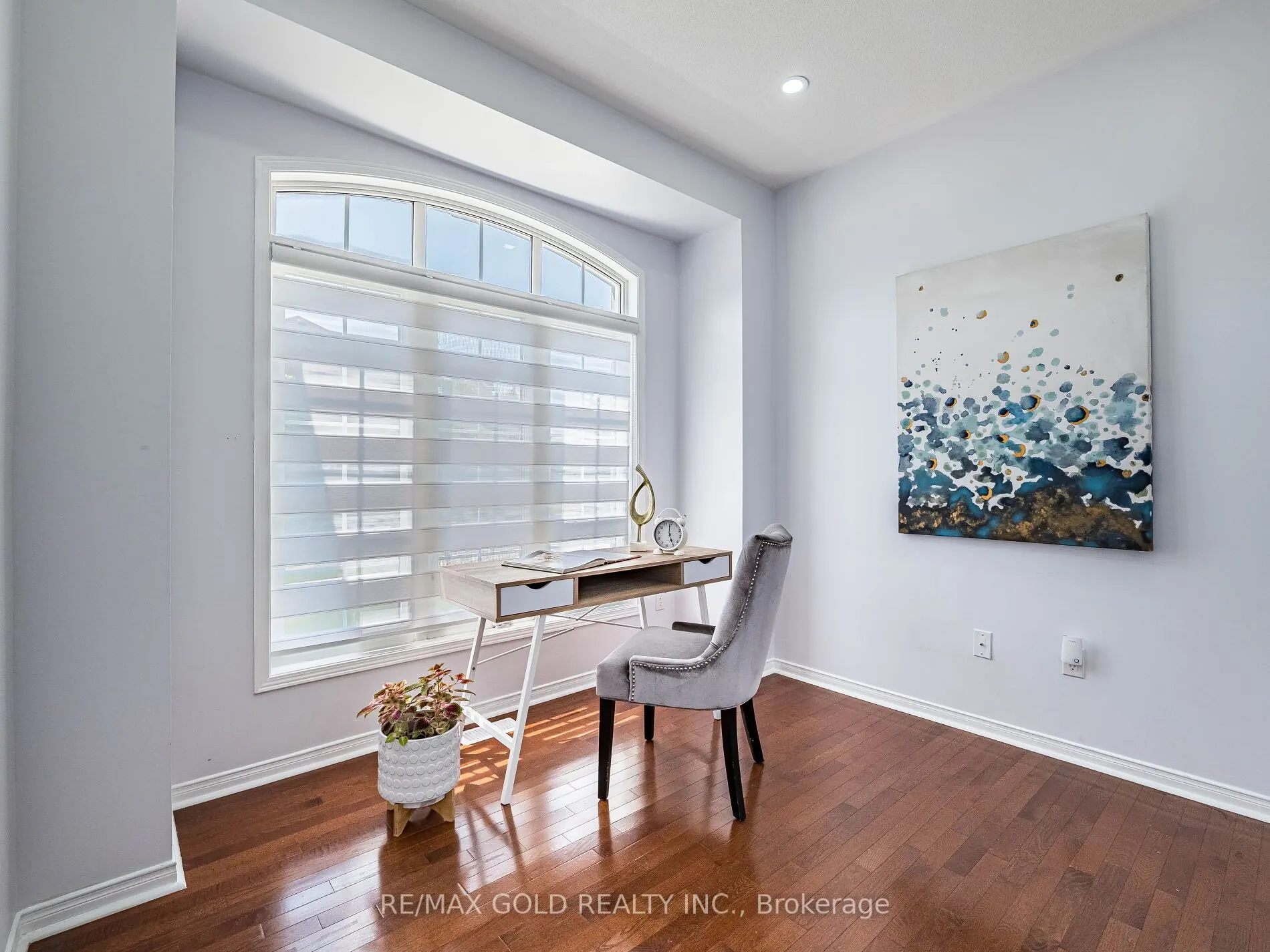 36 Treegrove Crescent