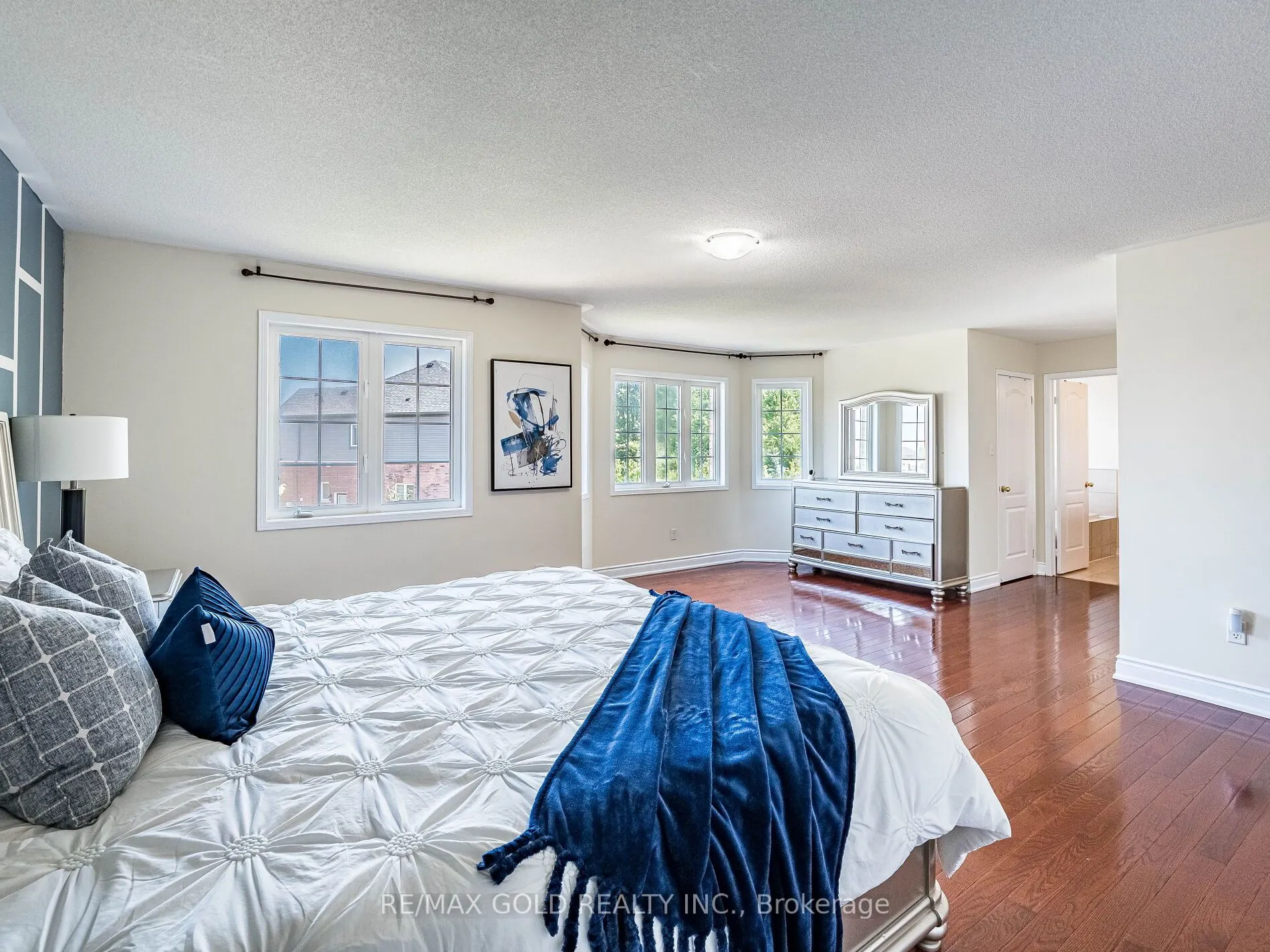 36 Treegrove Crescent
