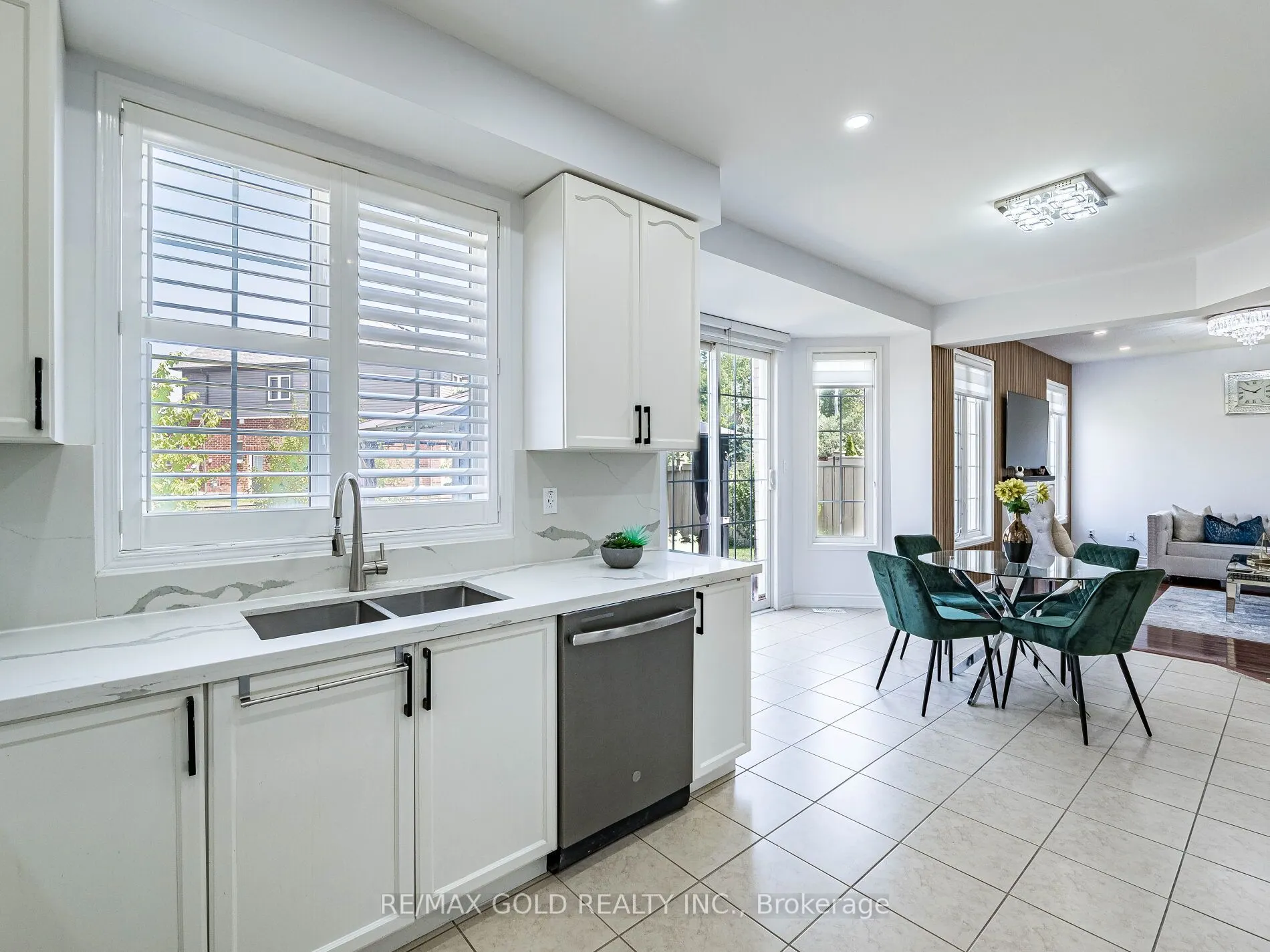 36 Treegrove Crescent