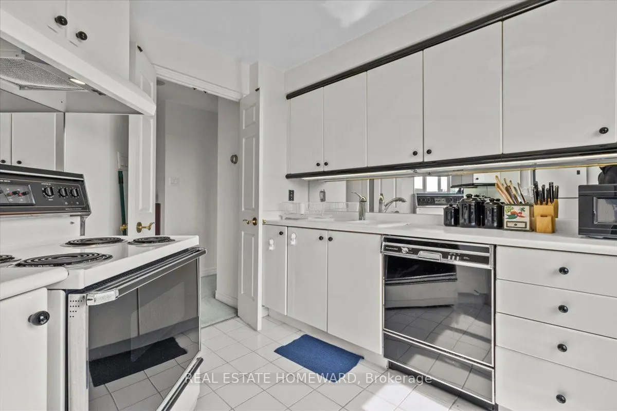 2285 Lake Shore Boulevard W, #203
