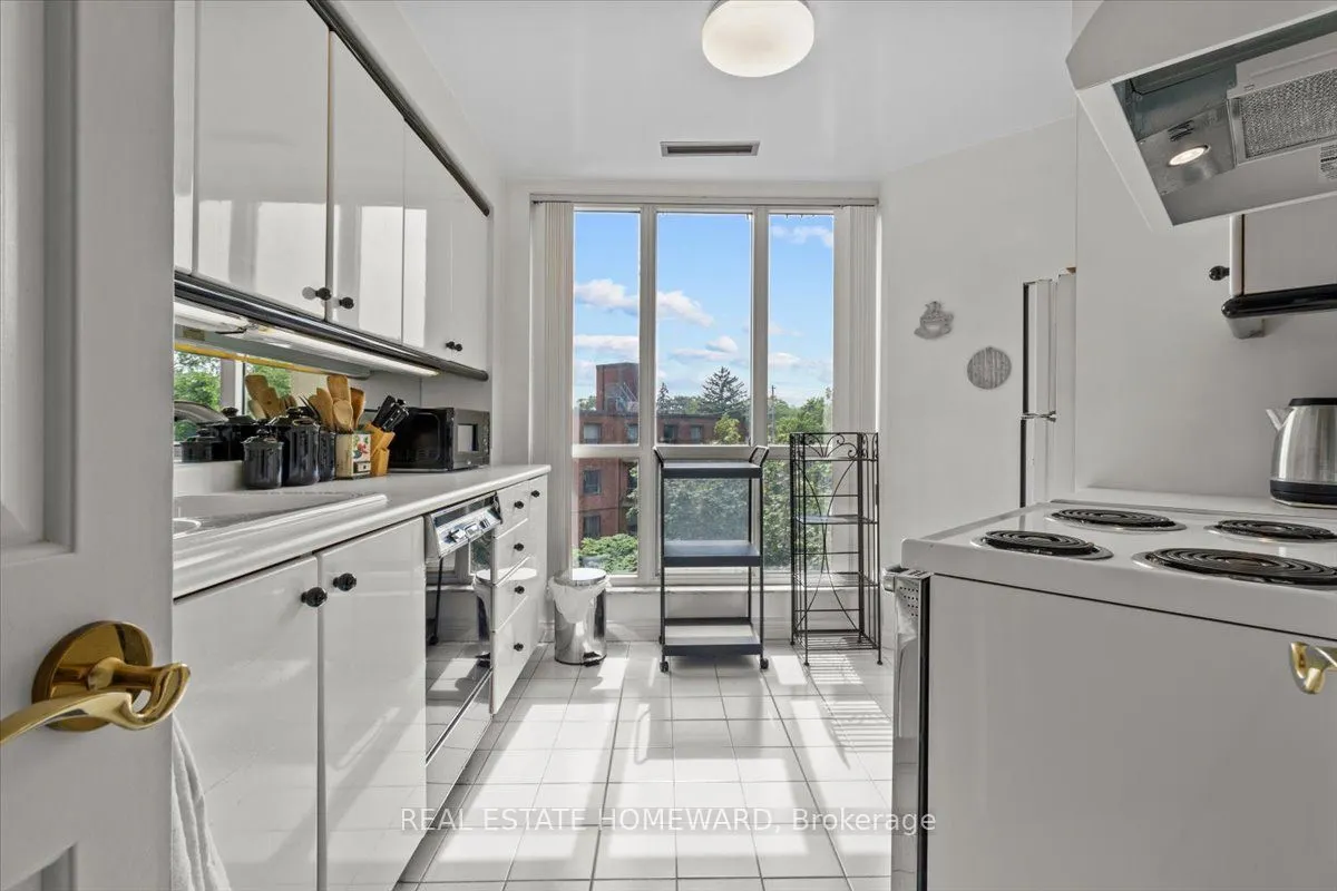 2285 Lake Shore Boulevard W, #203