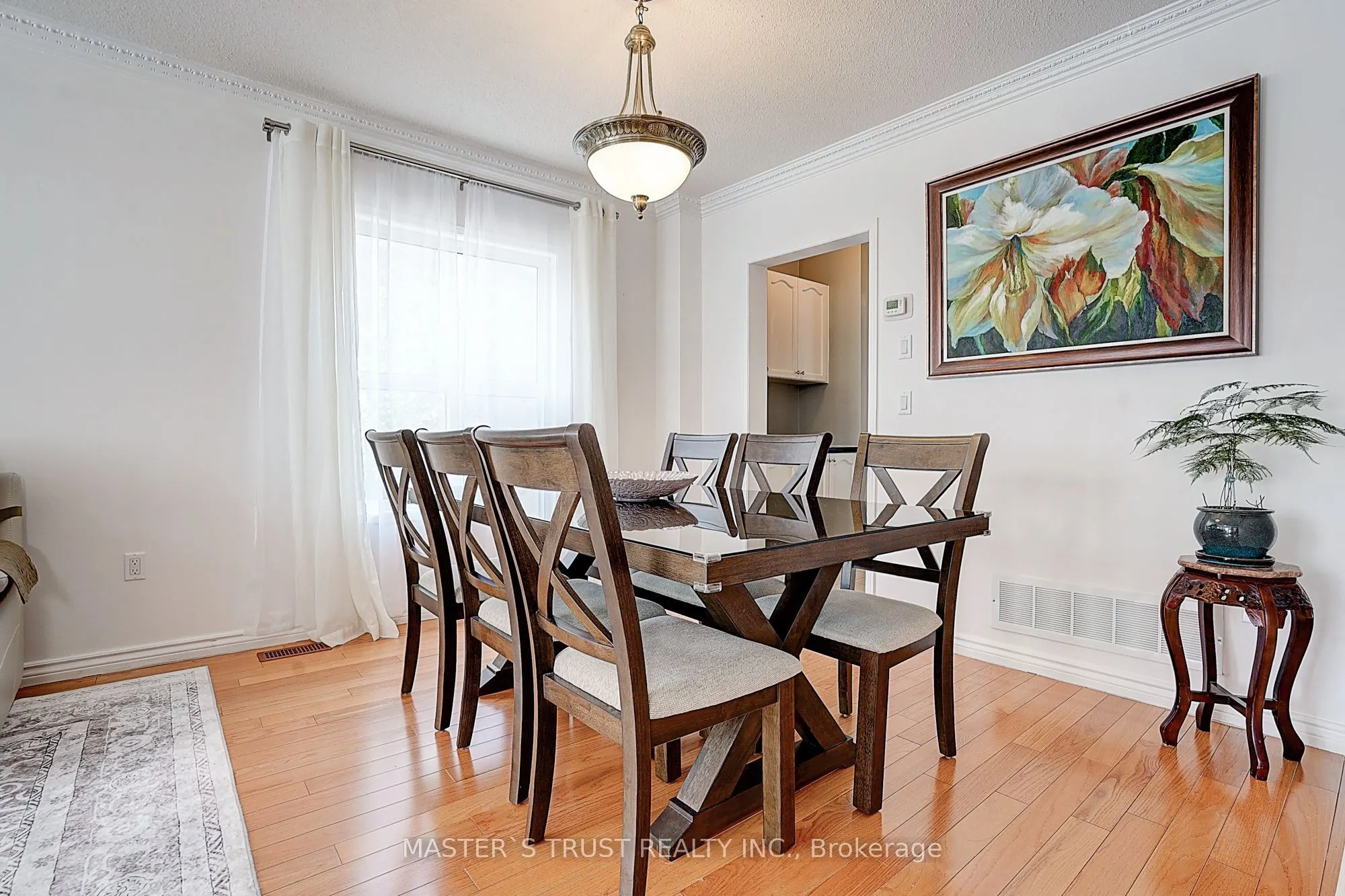 6 Courtsfield Crescent