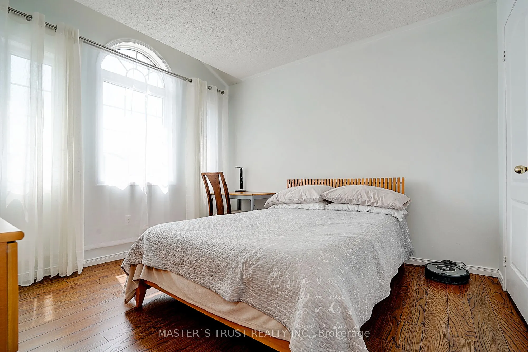 6 Courtsfield Crescent