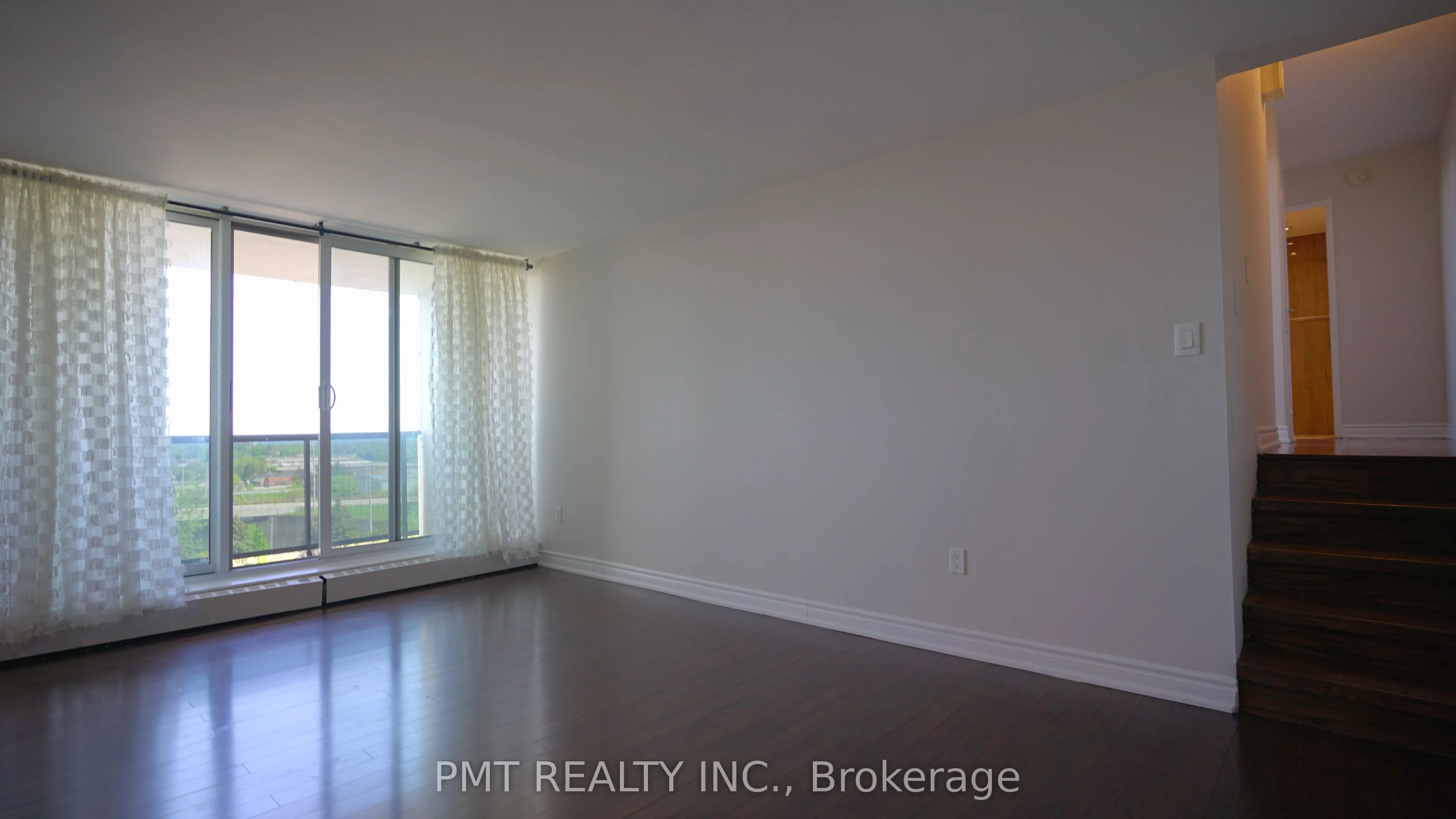 530 Lolita Gardens, #904