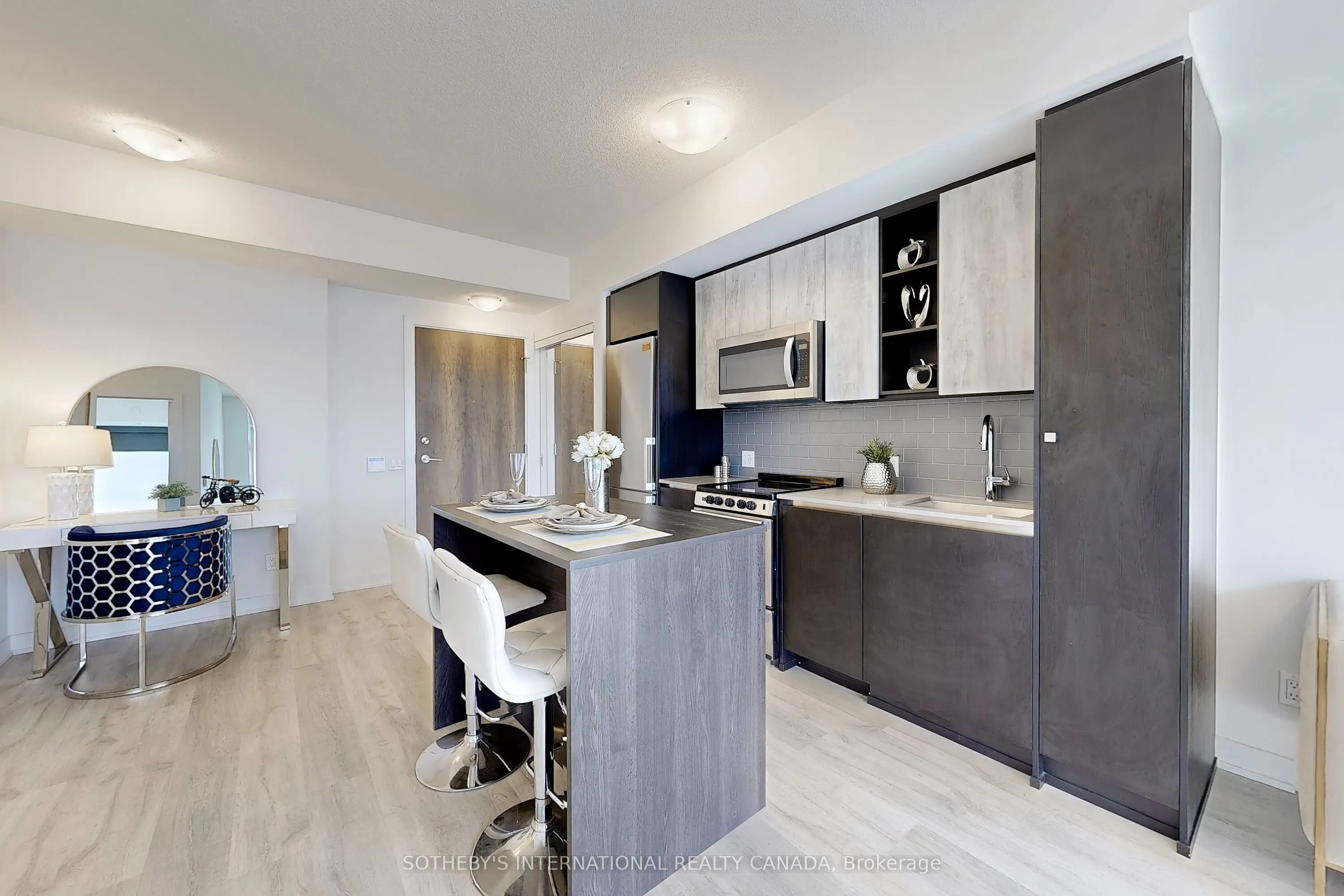 251 Manitoba Street, #2011