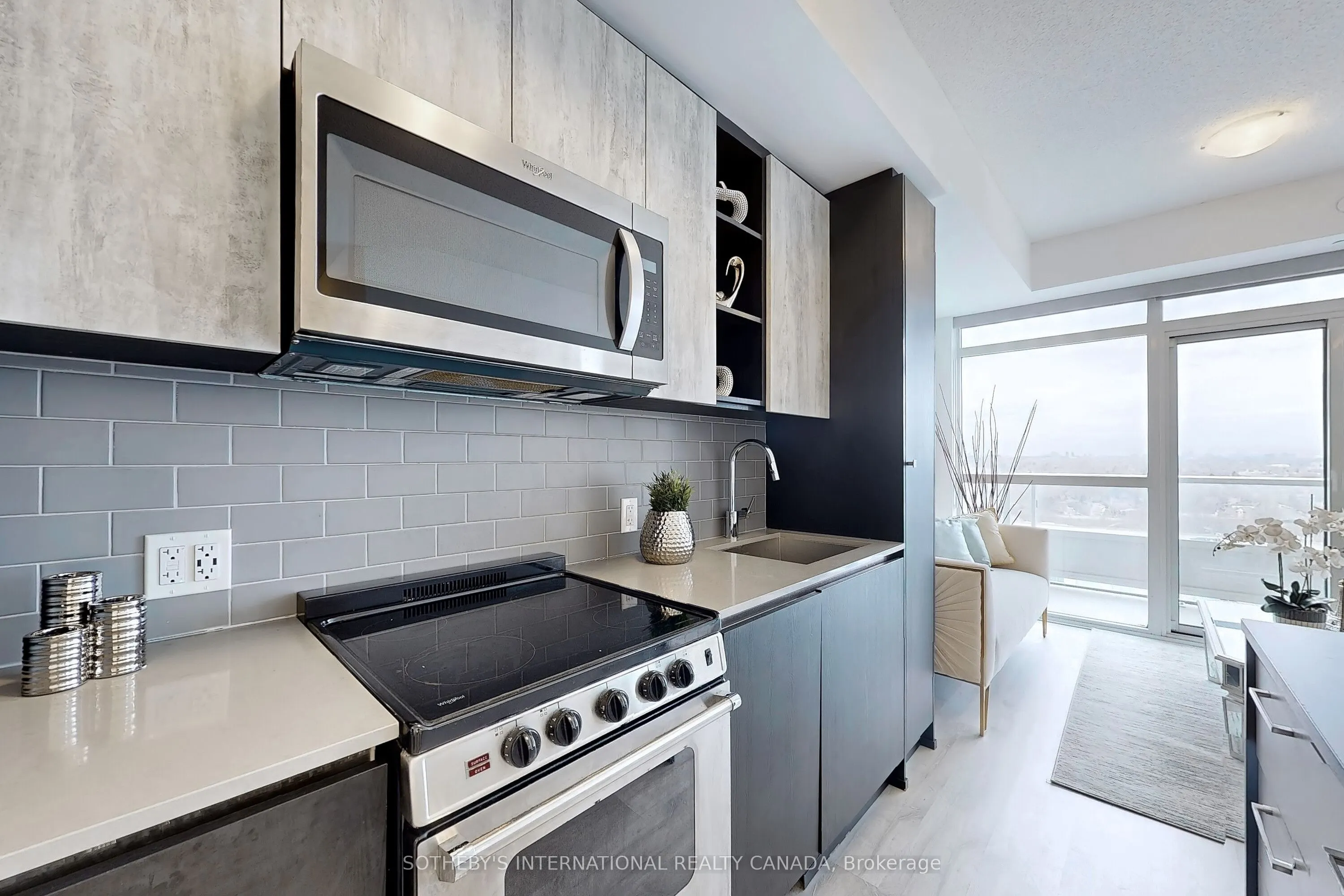 251 Manitoba Street, #2011