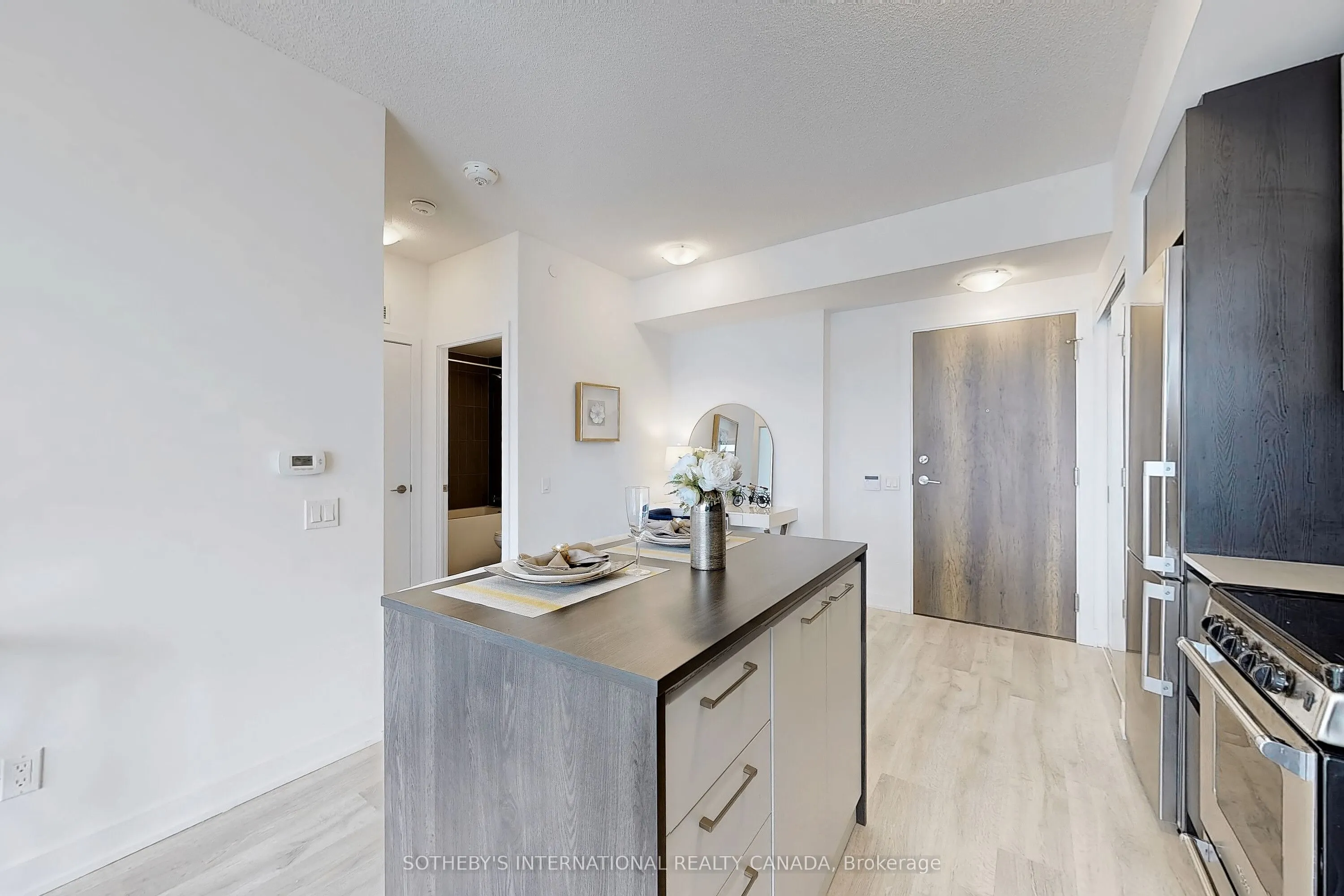 251 Manitoba Street, #2011