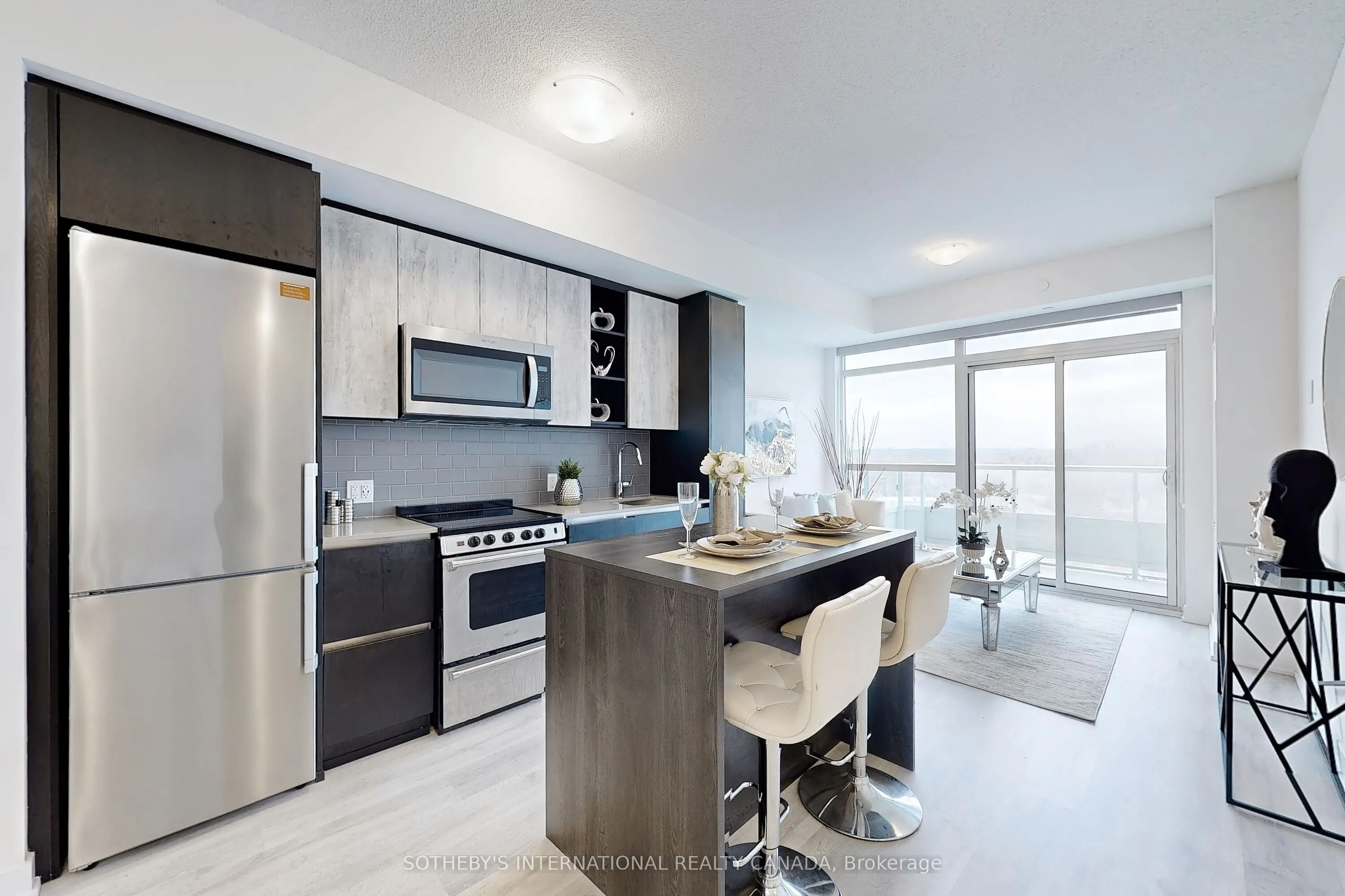 251 Manitoba Street, #2011