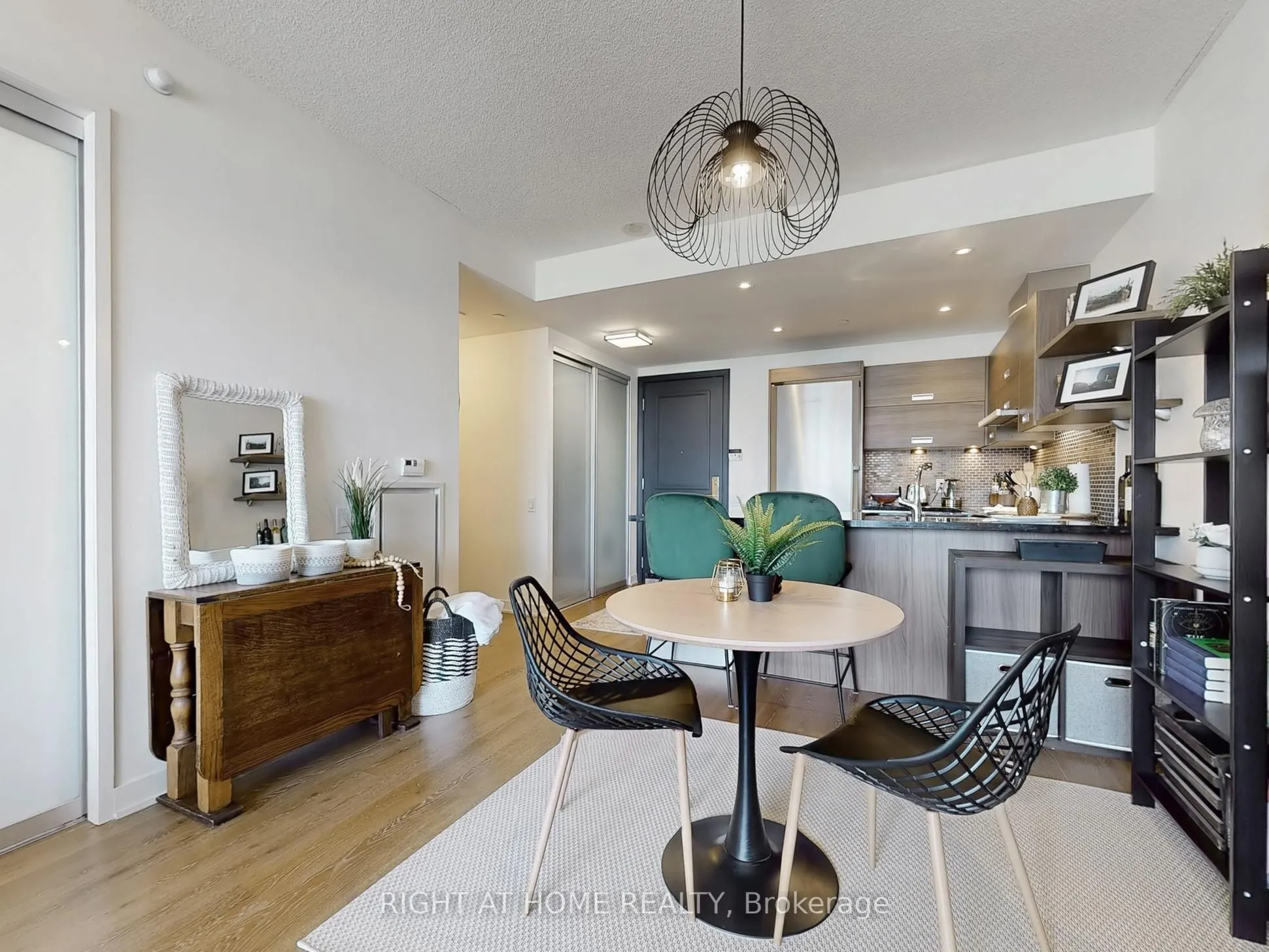 90 Park Lawn Road, #1209