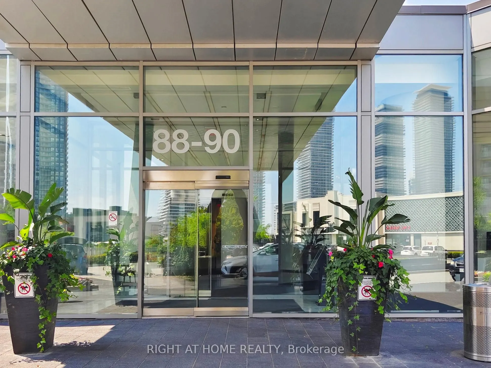 90 Park Lawn Road, #1209