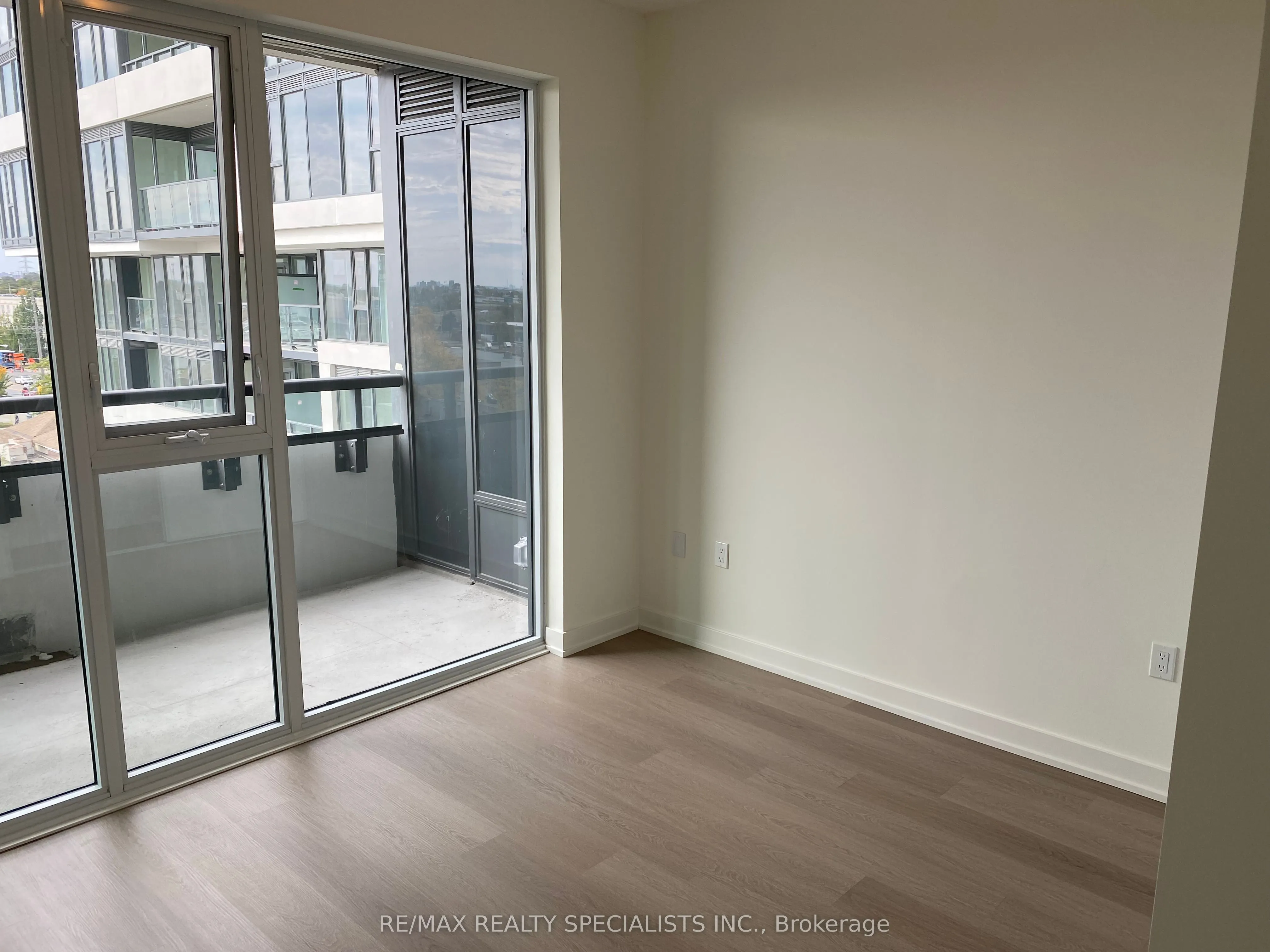 859 THE QUEENSWAY, #506