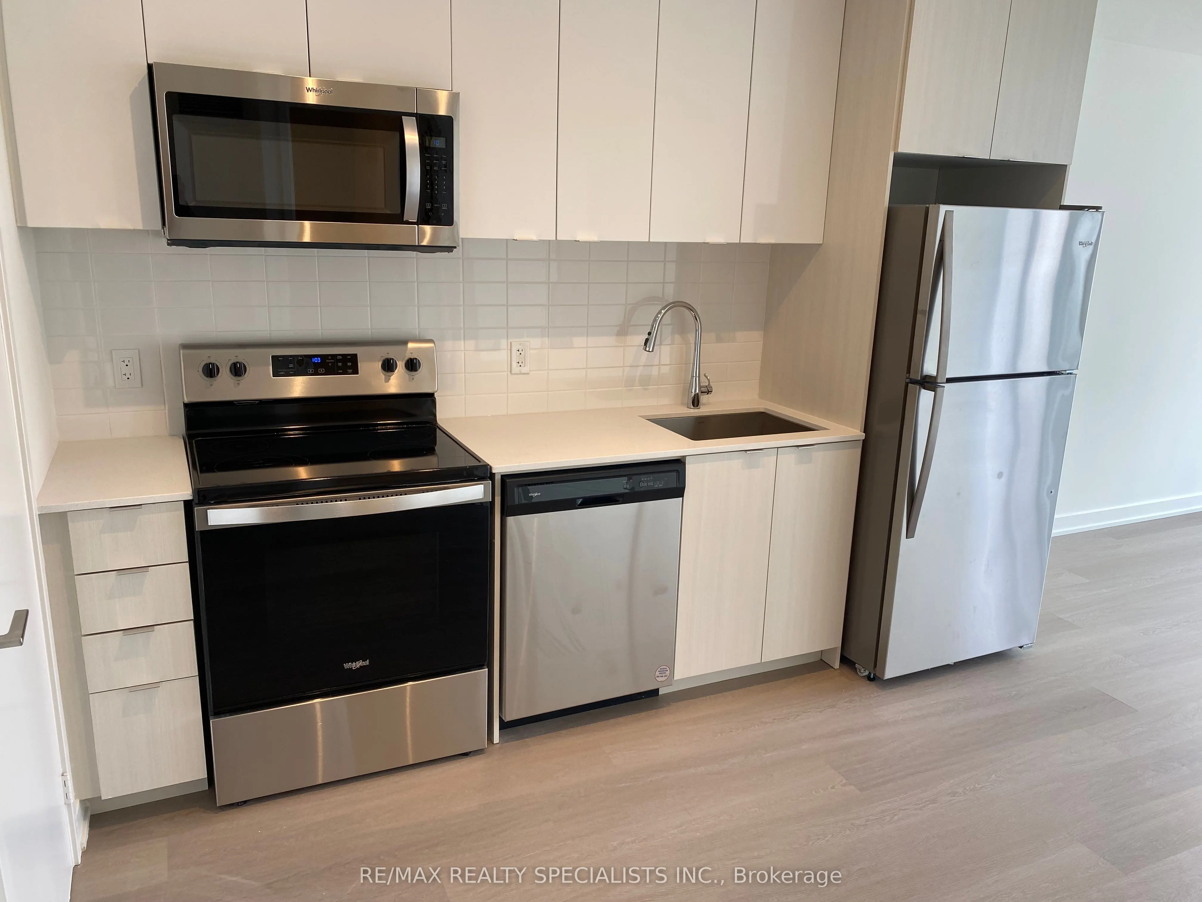 859 THE QUEENSWAY, #506