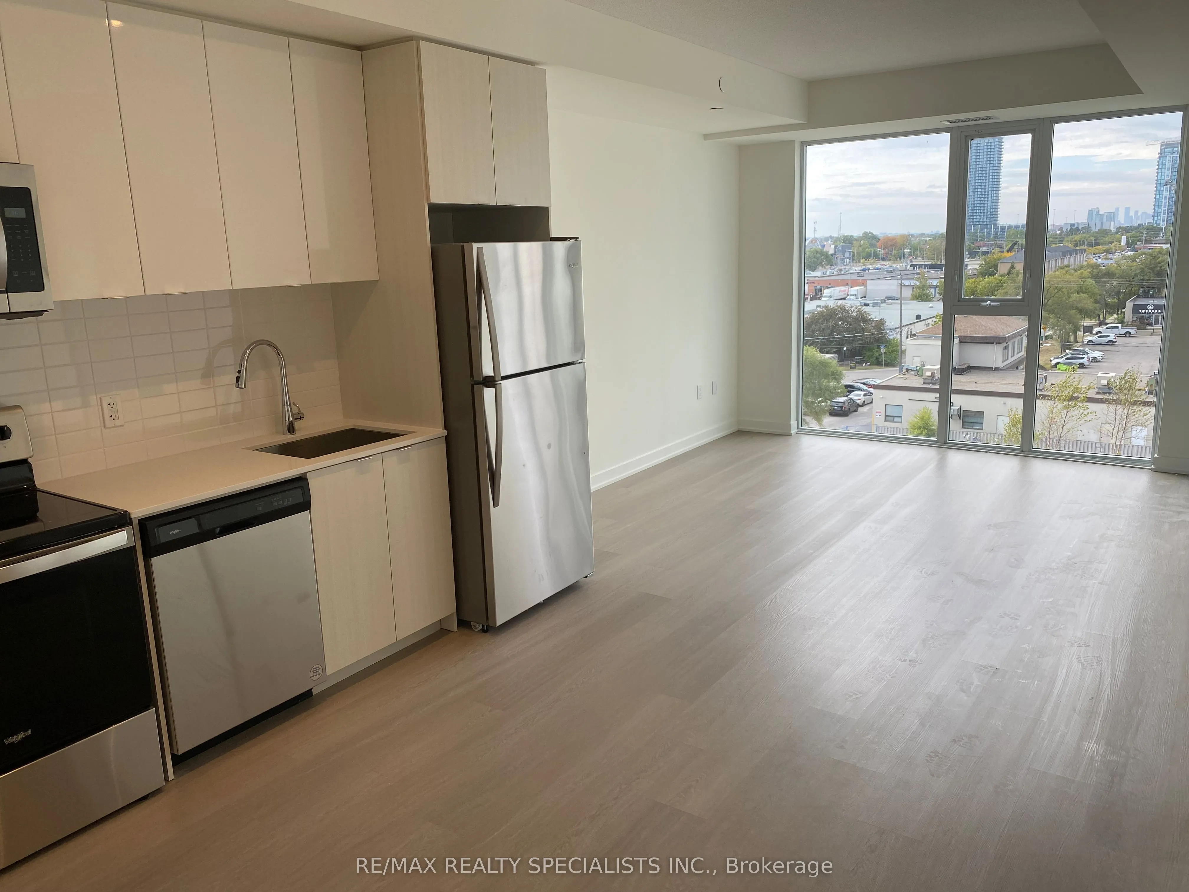 859 THE QUEENSWAY, #506