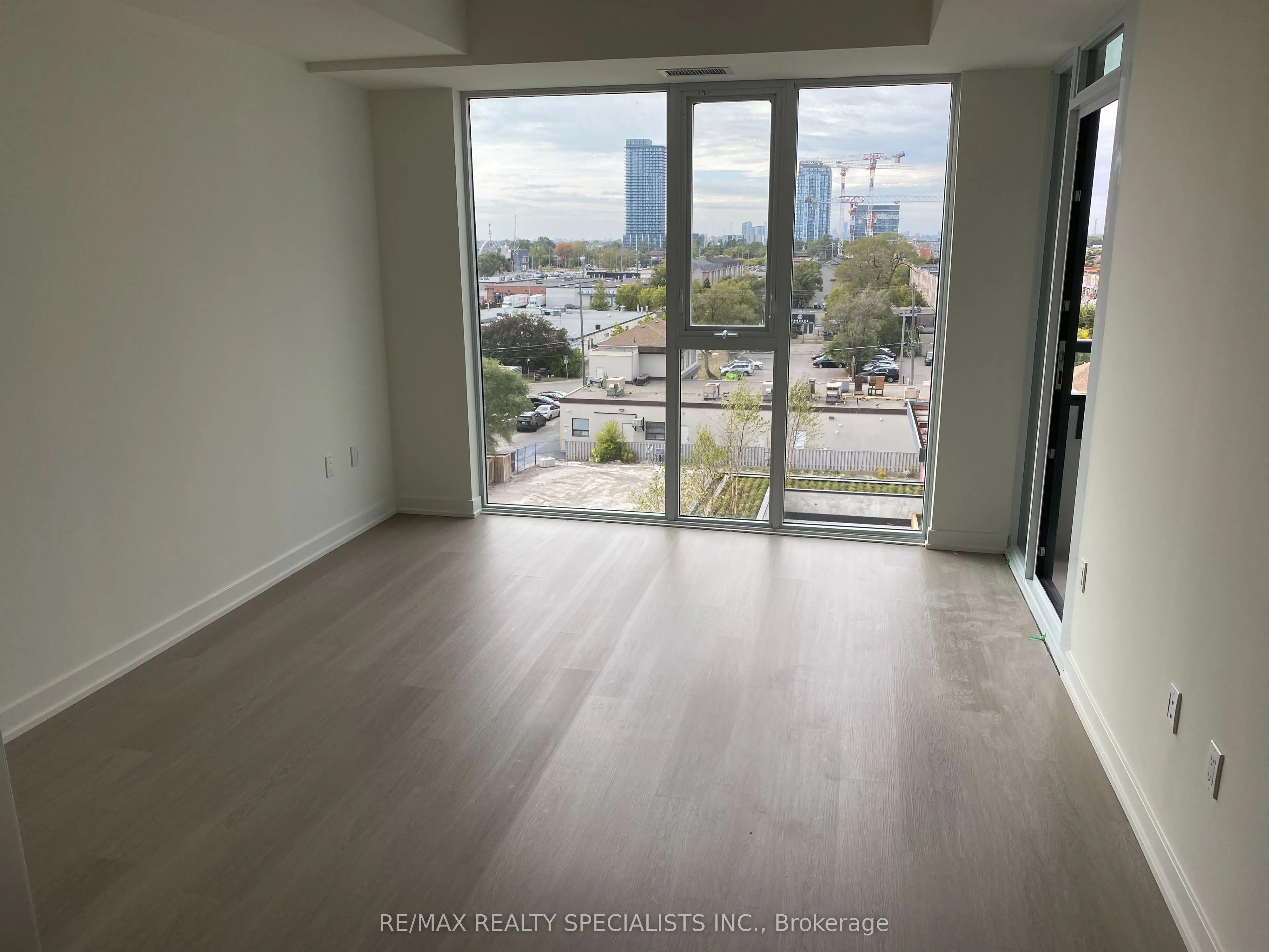 859 THE QUEENSWAY, #506