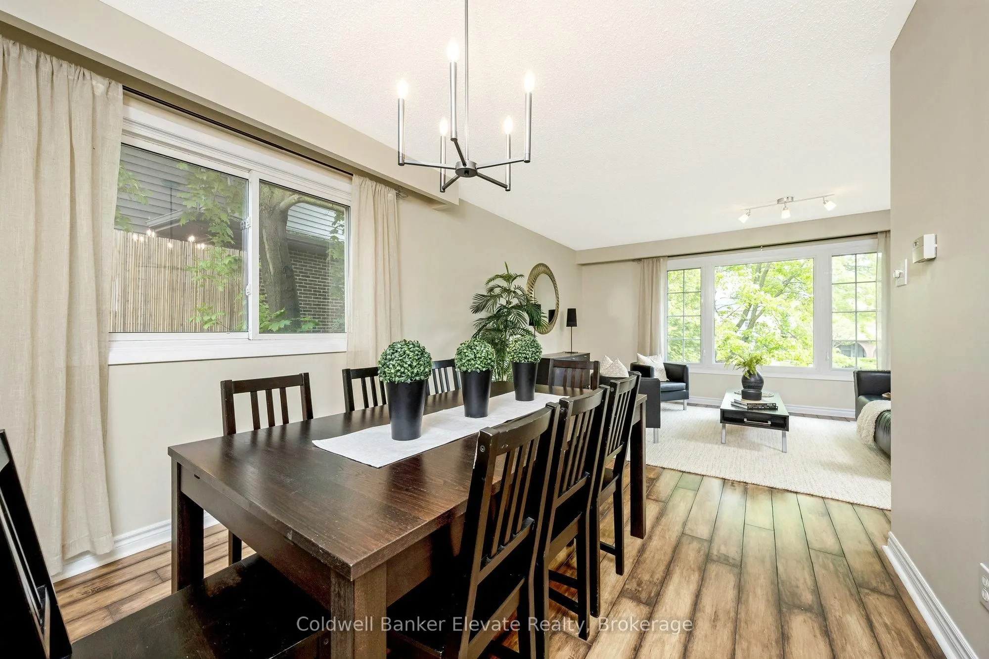 11 Hillside Drive