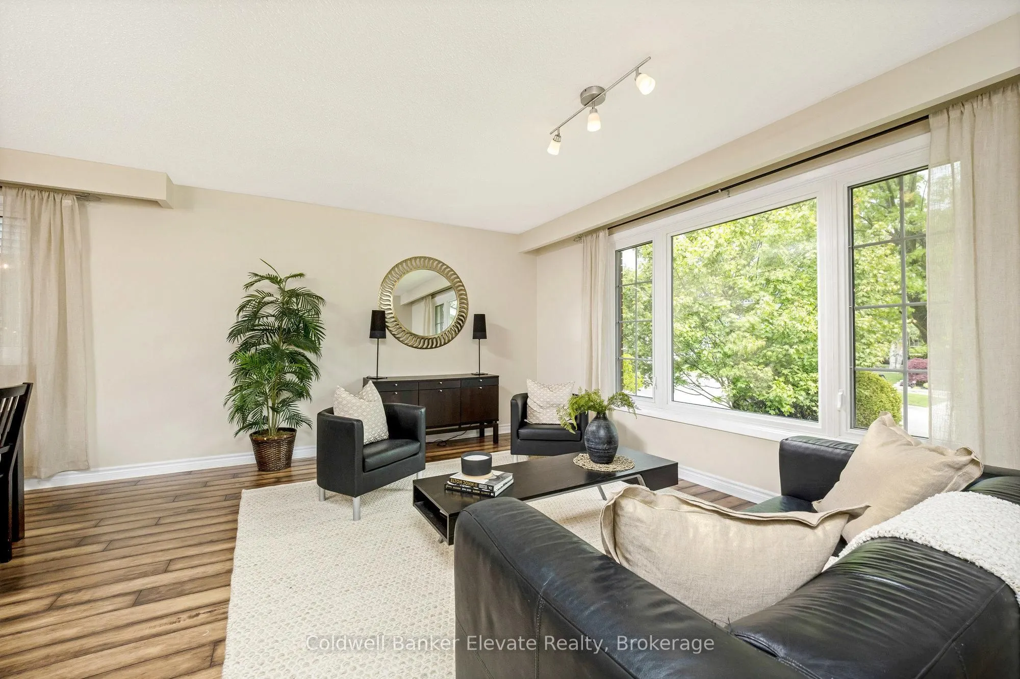 11 Hillside Drive