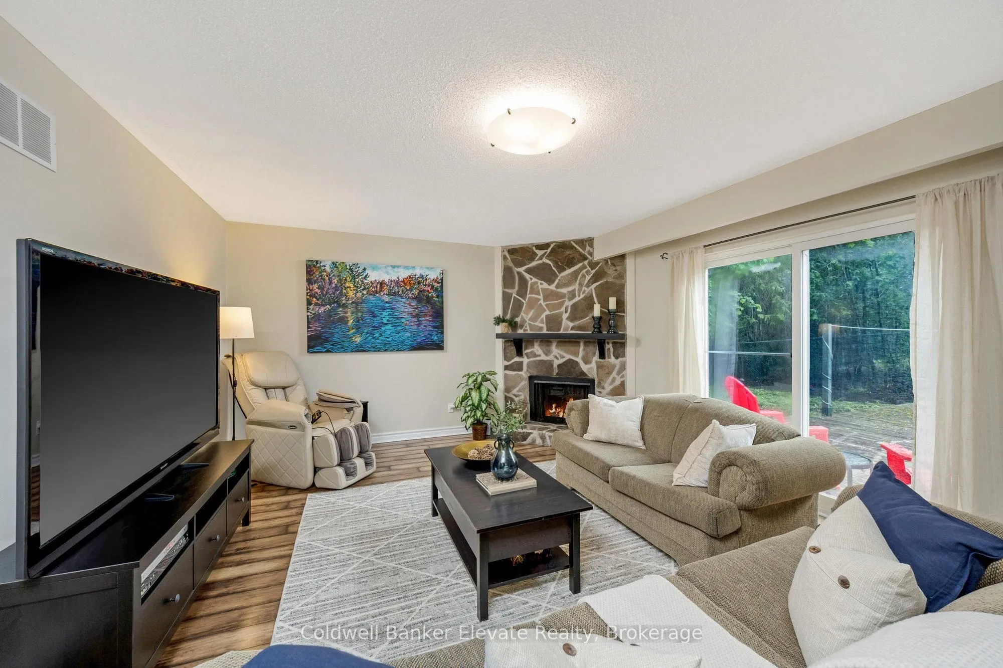 11 Hillside Drive