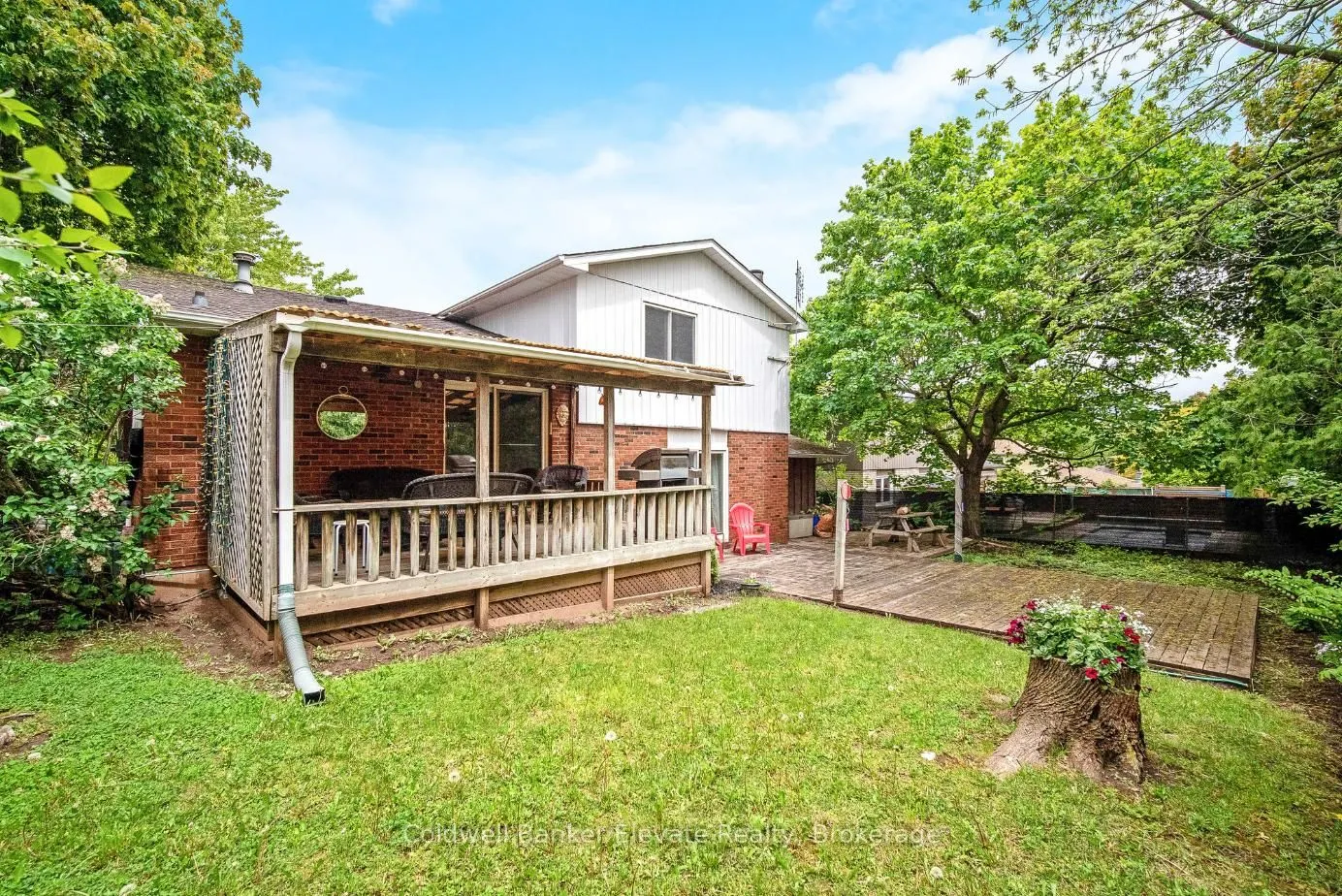 11 Hillside Drive