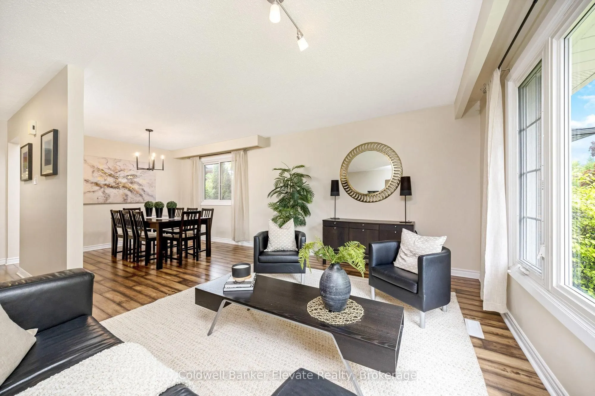 11 Hillside Drive
