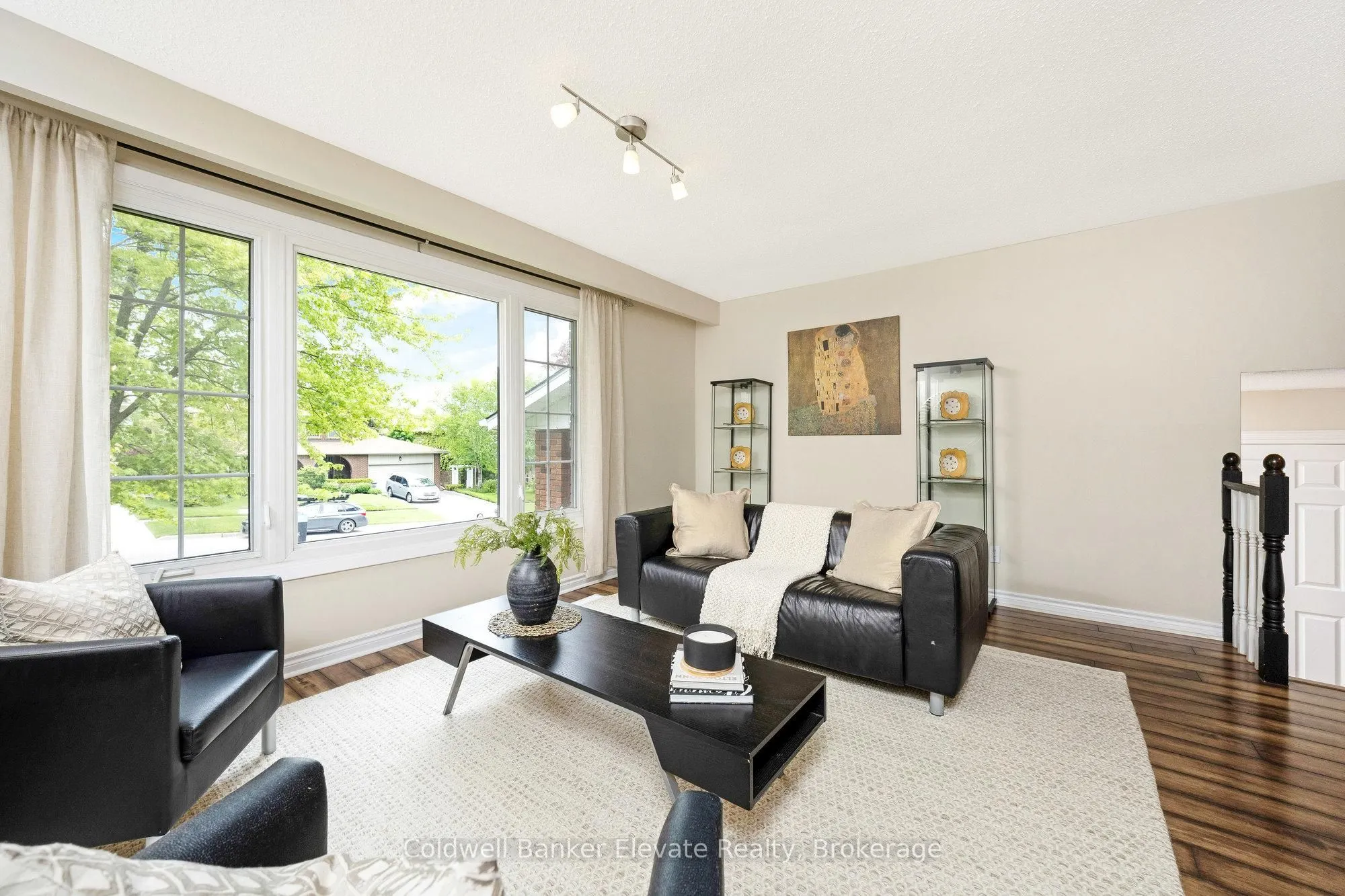 11 Hillside Drive