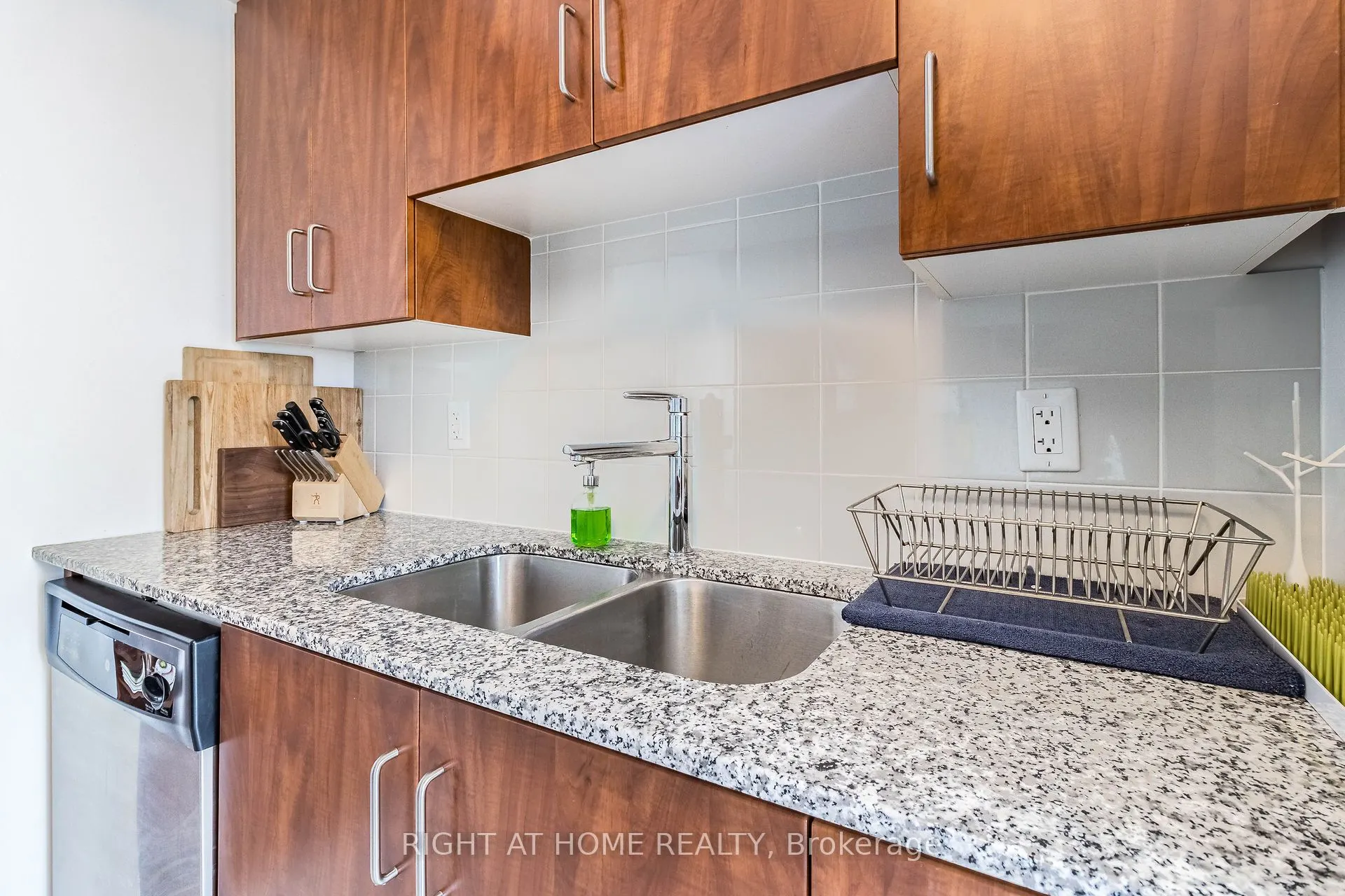 205 Sherway Gardens Road, #1609