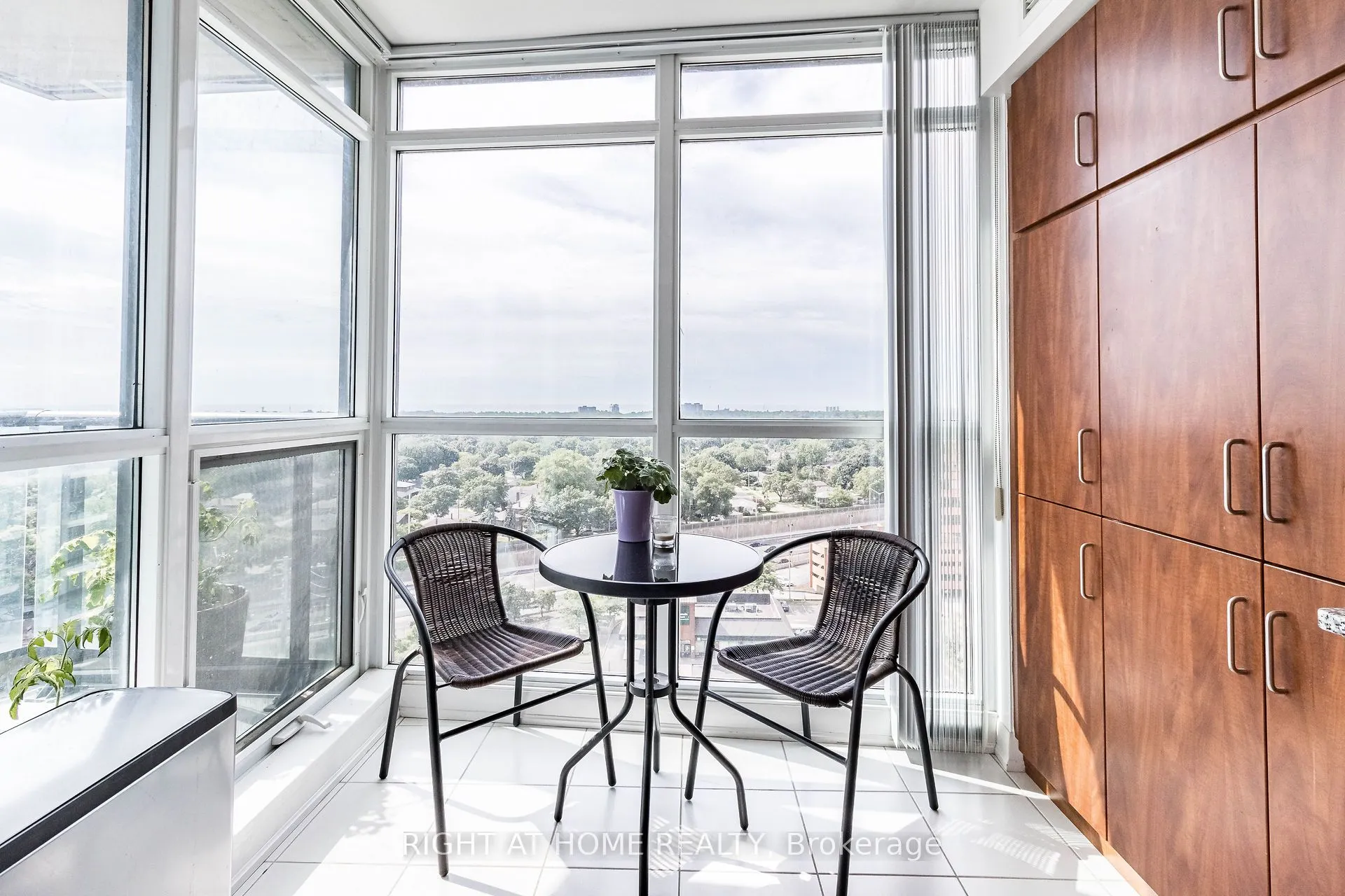 205 Sherway Gardens Road, #1609