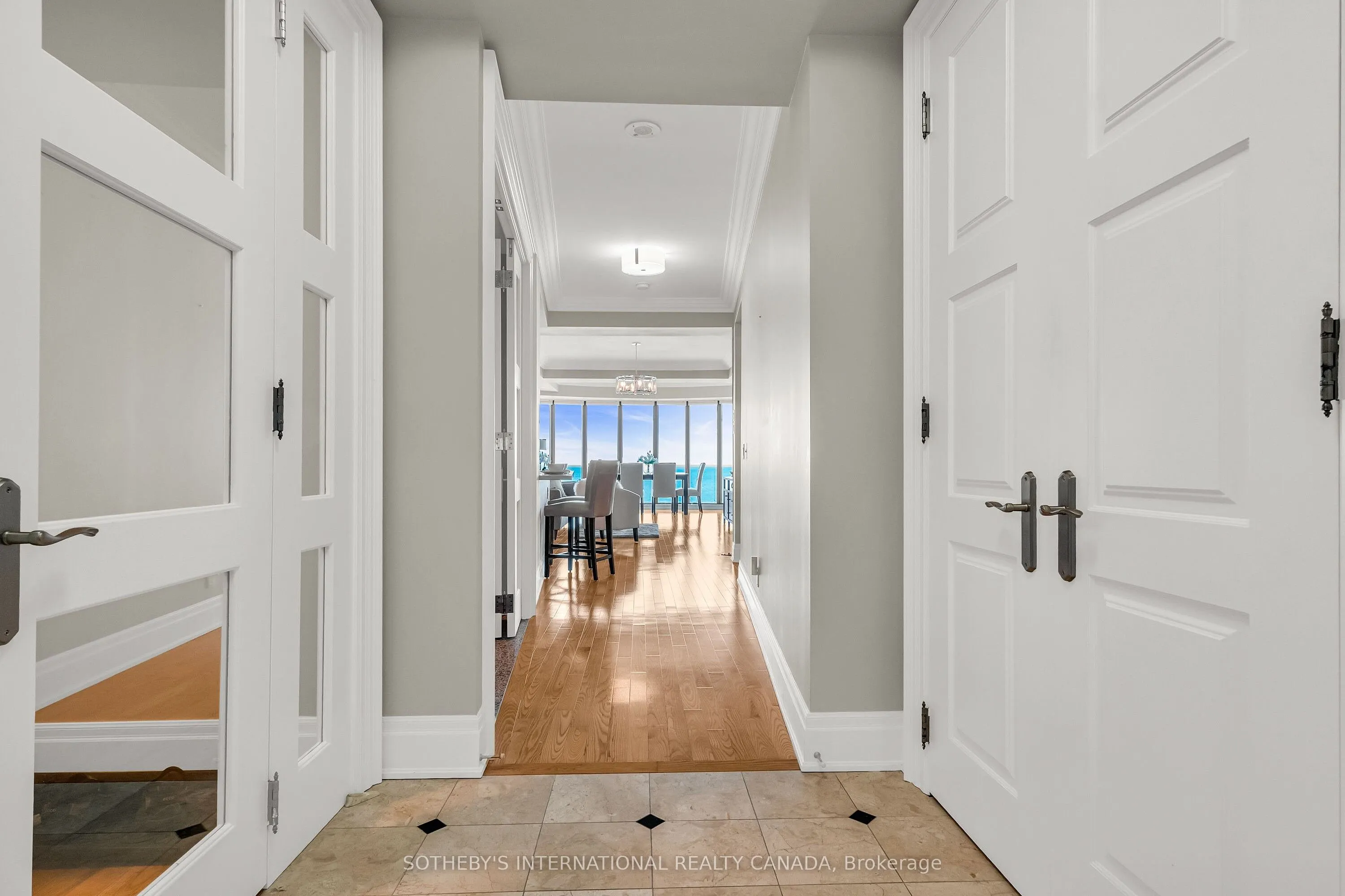 2095 Lake Shore Boulevard W, #818