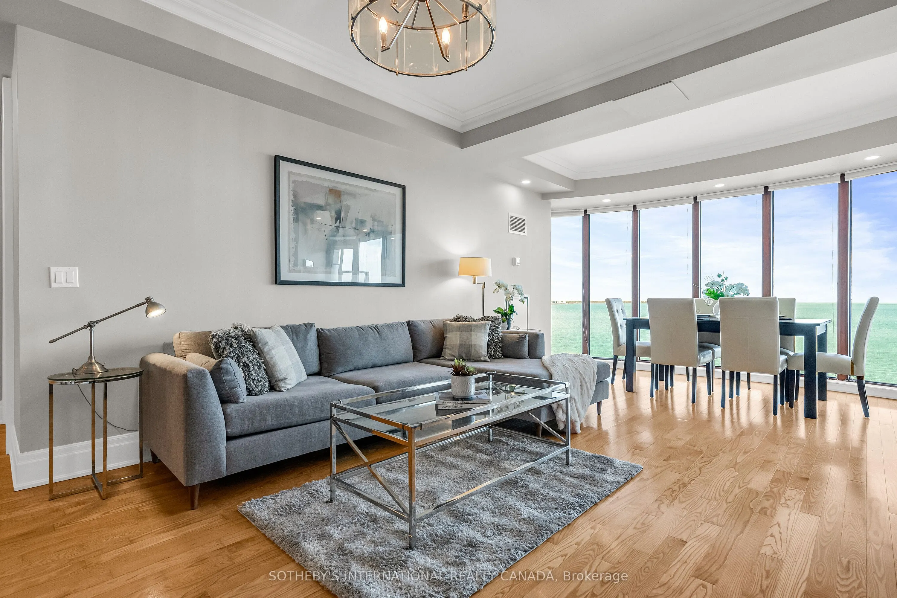 2095 Lake Shore Boulevard W, #818