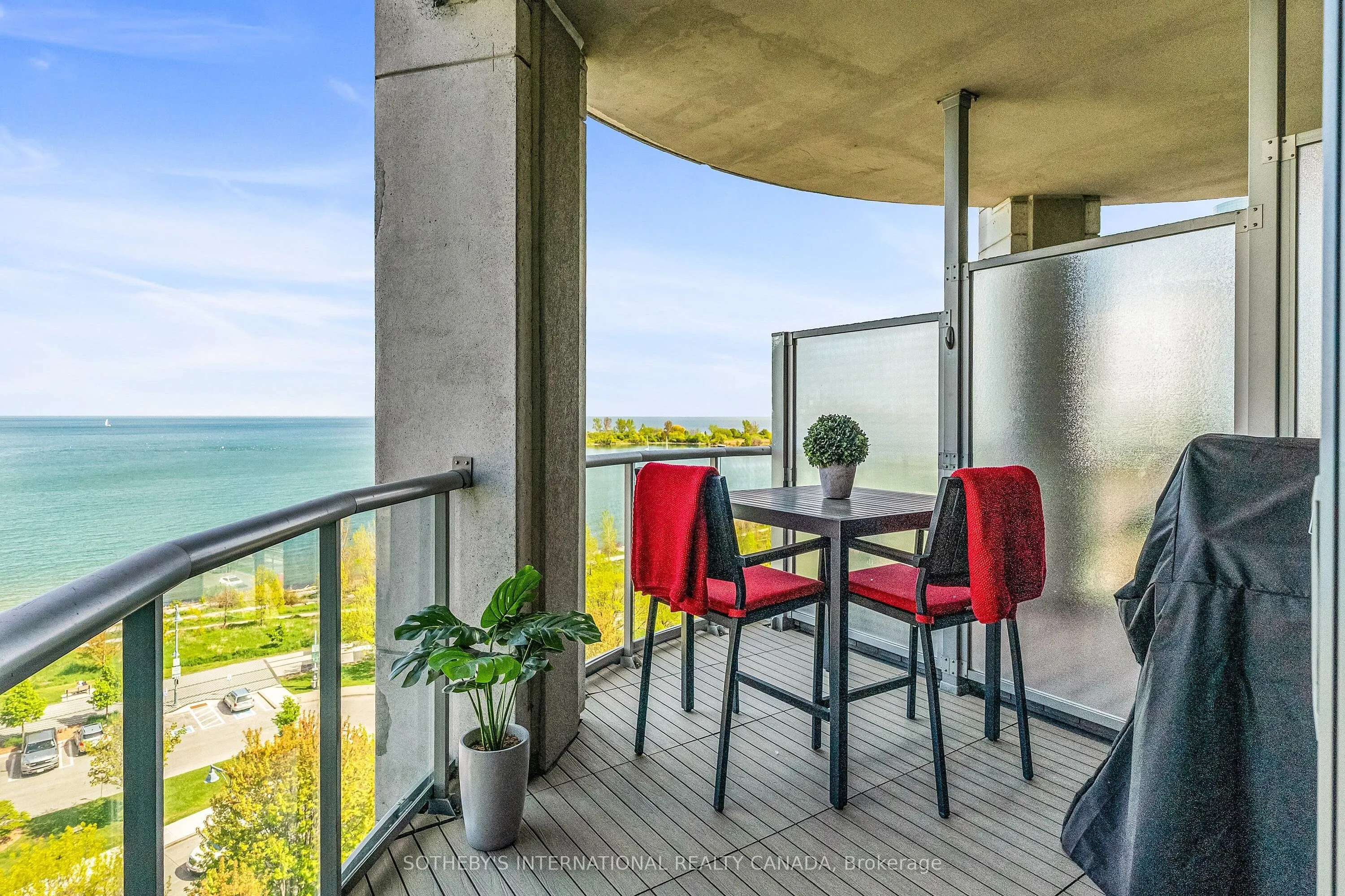 2095 Lake Shore Boulevard W, #818