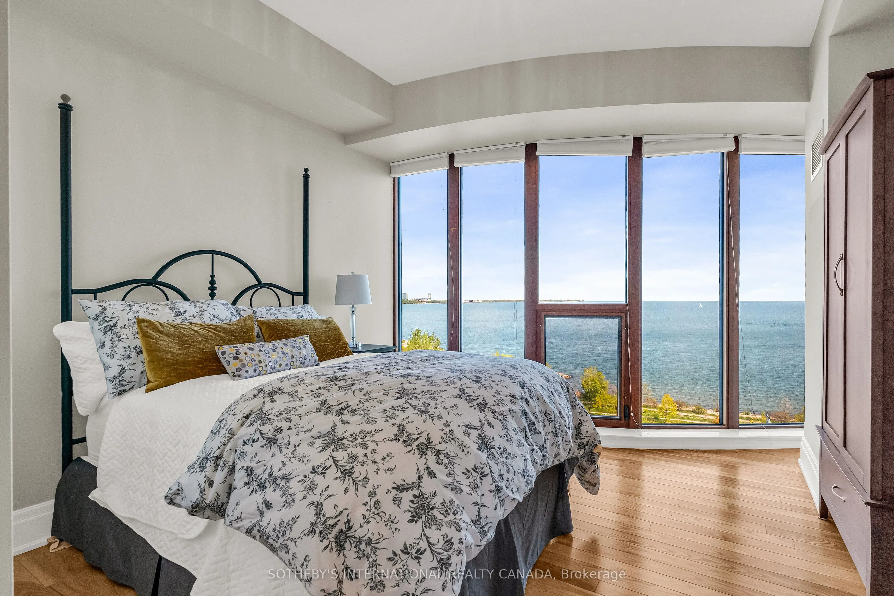 2095 Lake Shore Boulevard W, #818