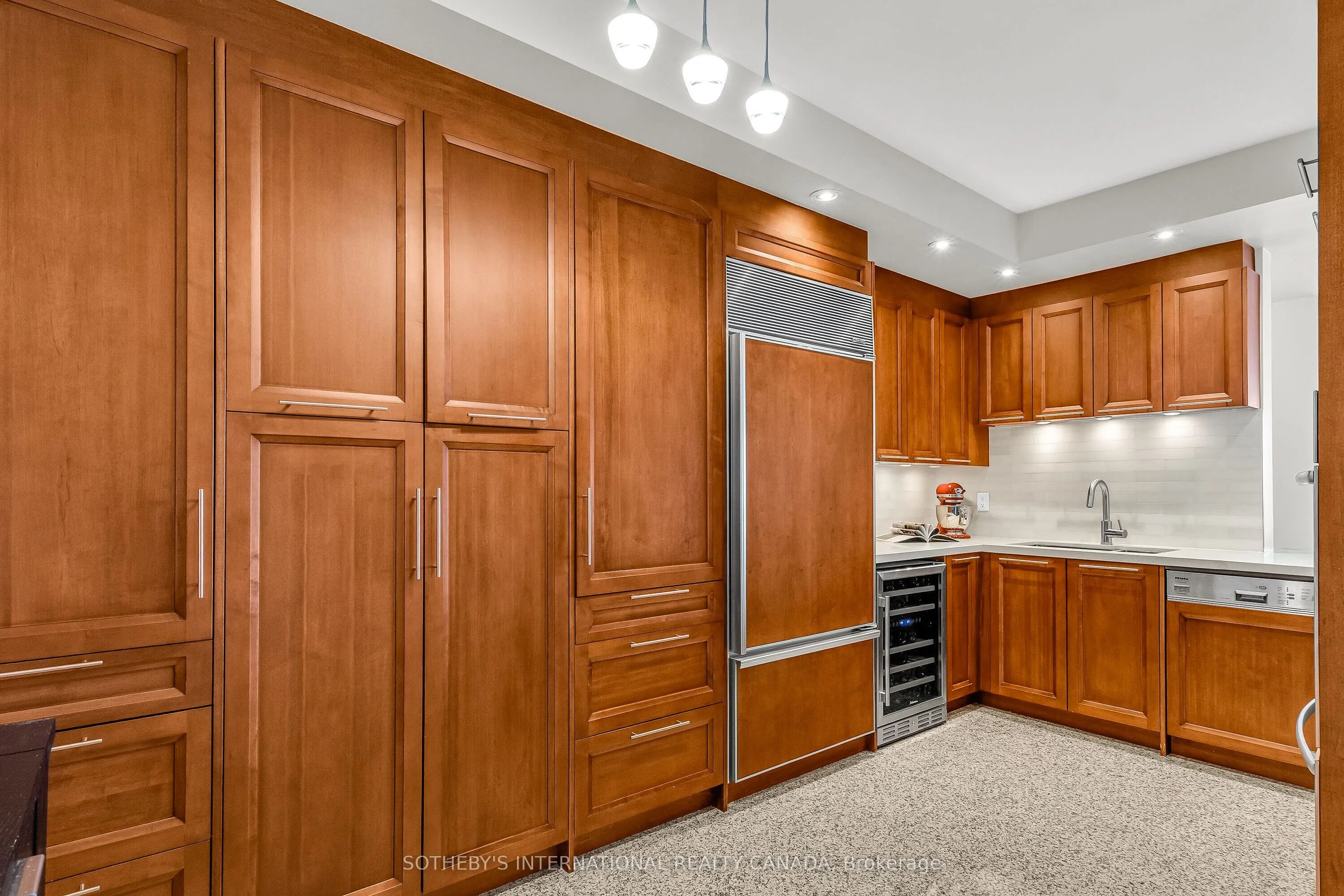 2095 Lake Shore Boulevard W, #818