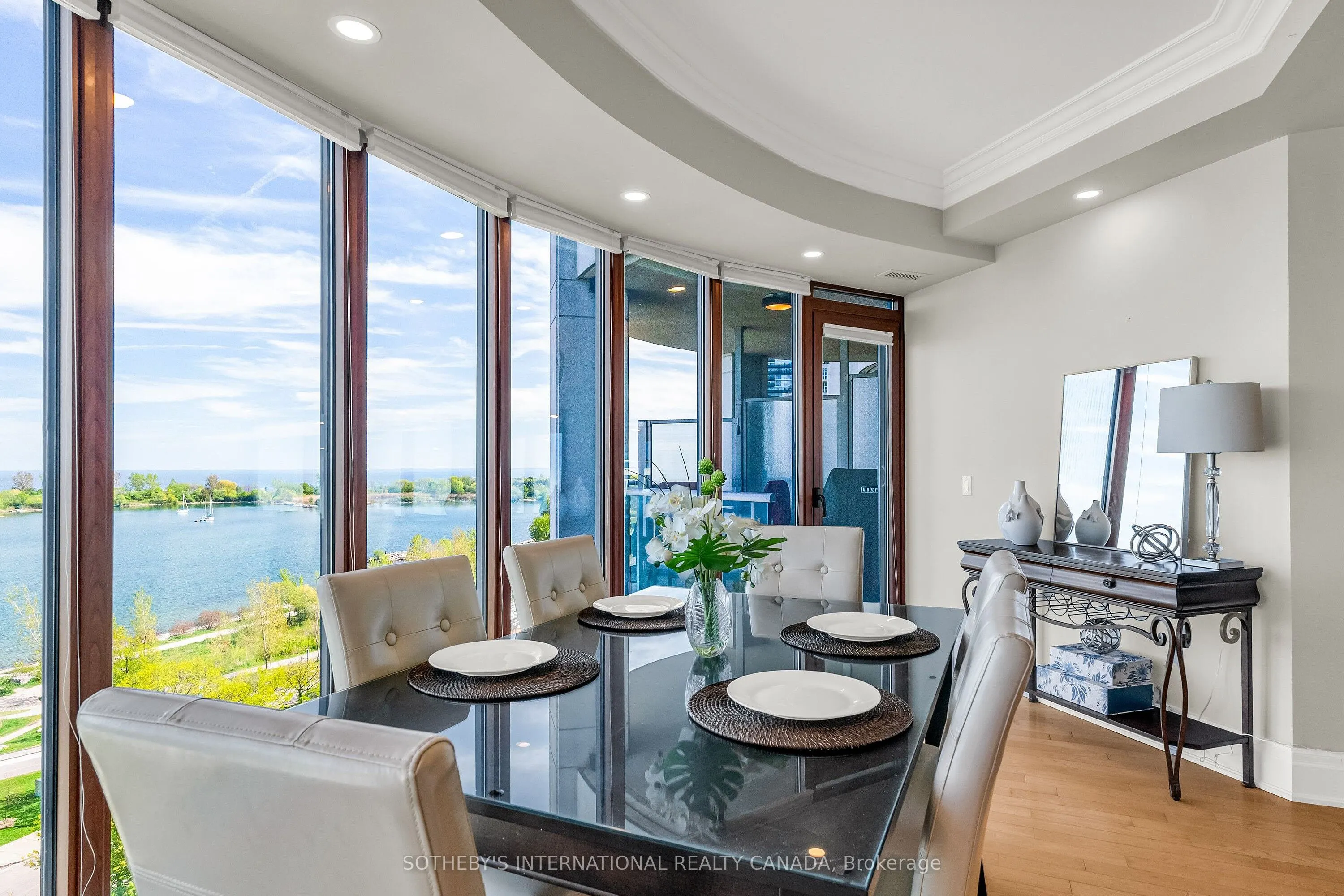 2095 Lake Shore Boulevard W, #818