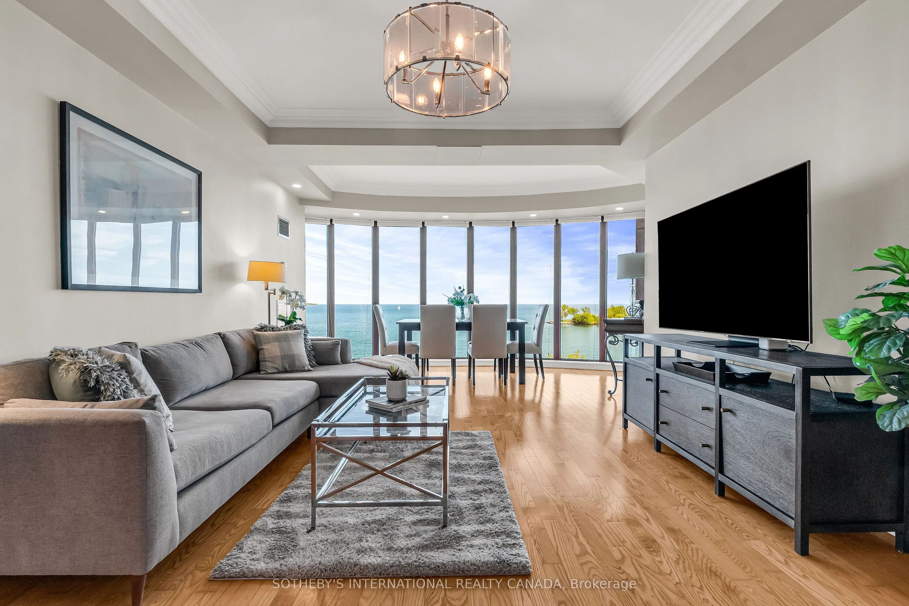 2095 Lake Shore Boulevard W, #818