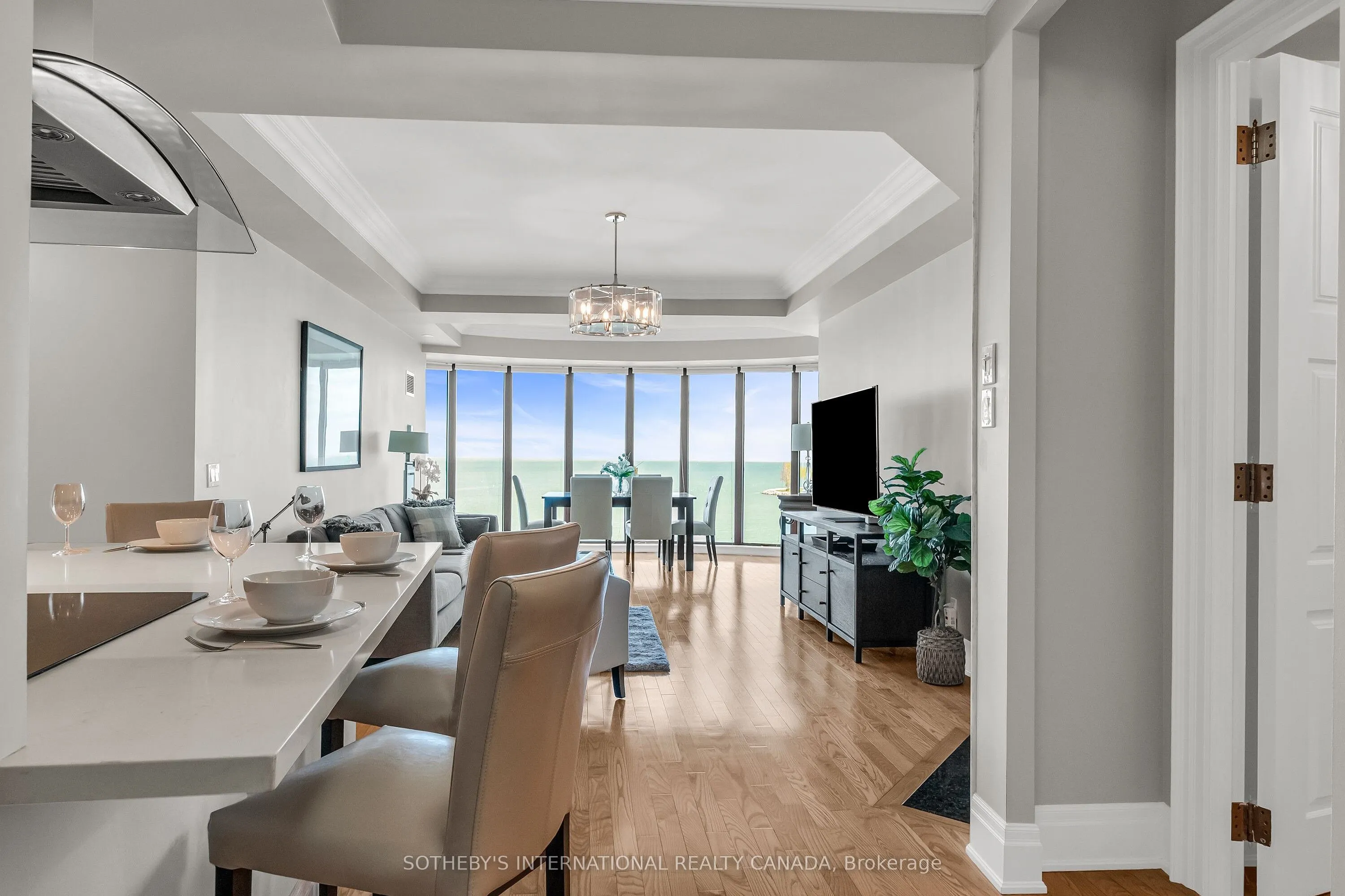 2095 Lake Shore Boulevard W, #818