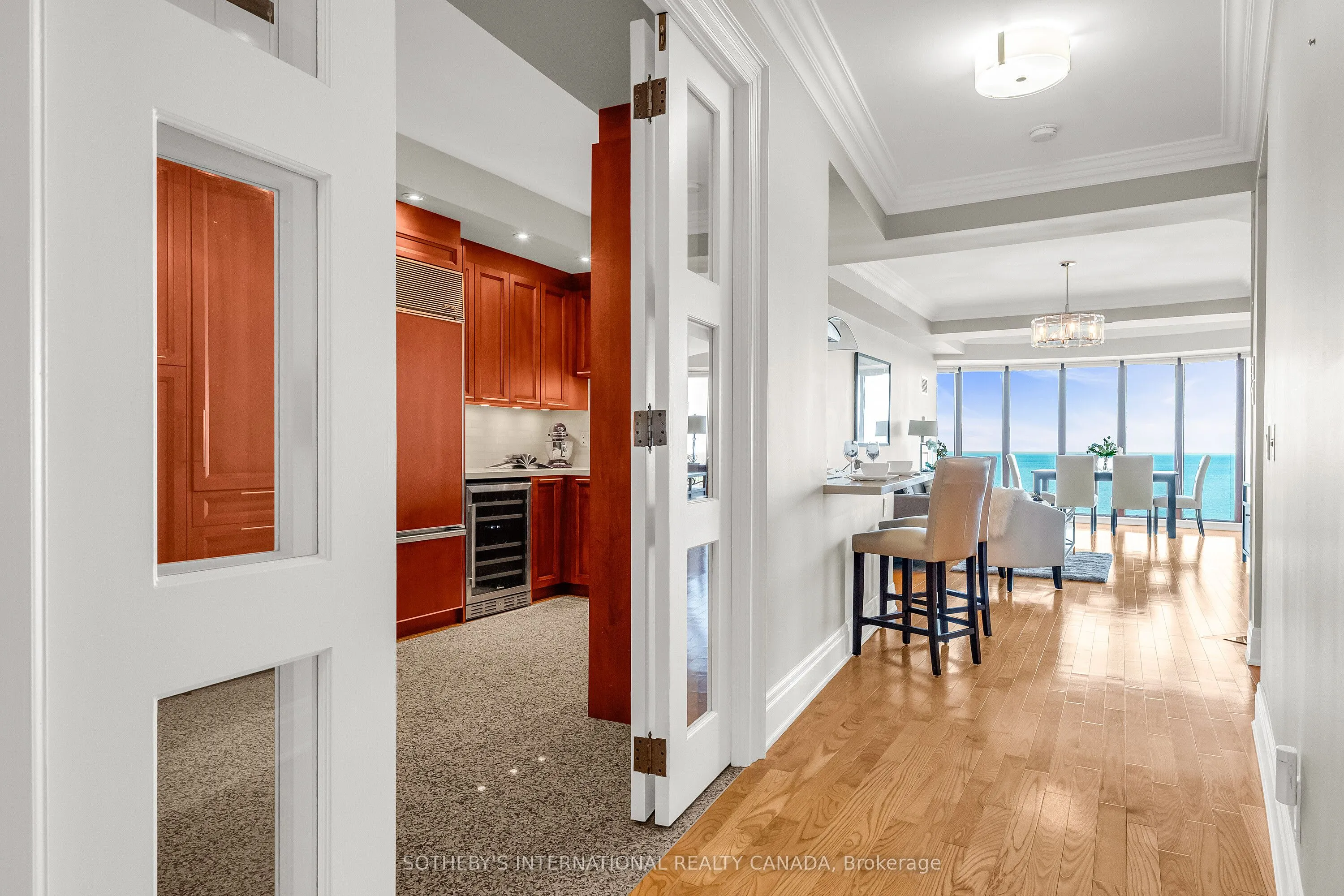 2095 Lake Shore Boulevard W, #818