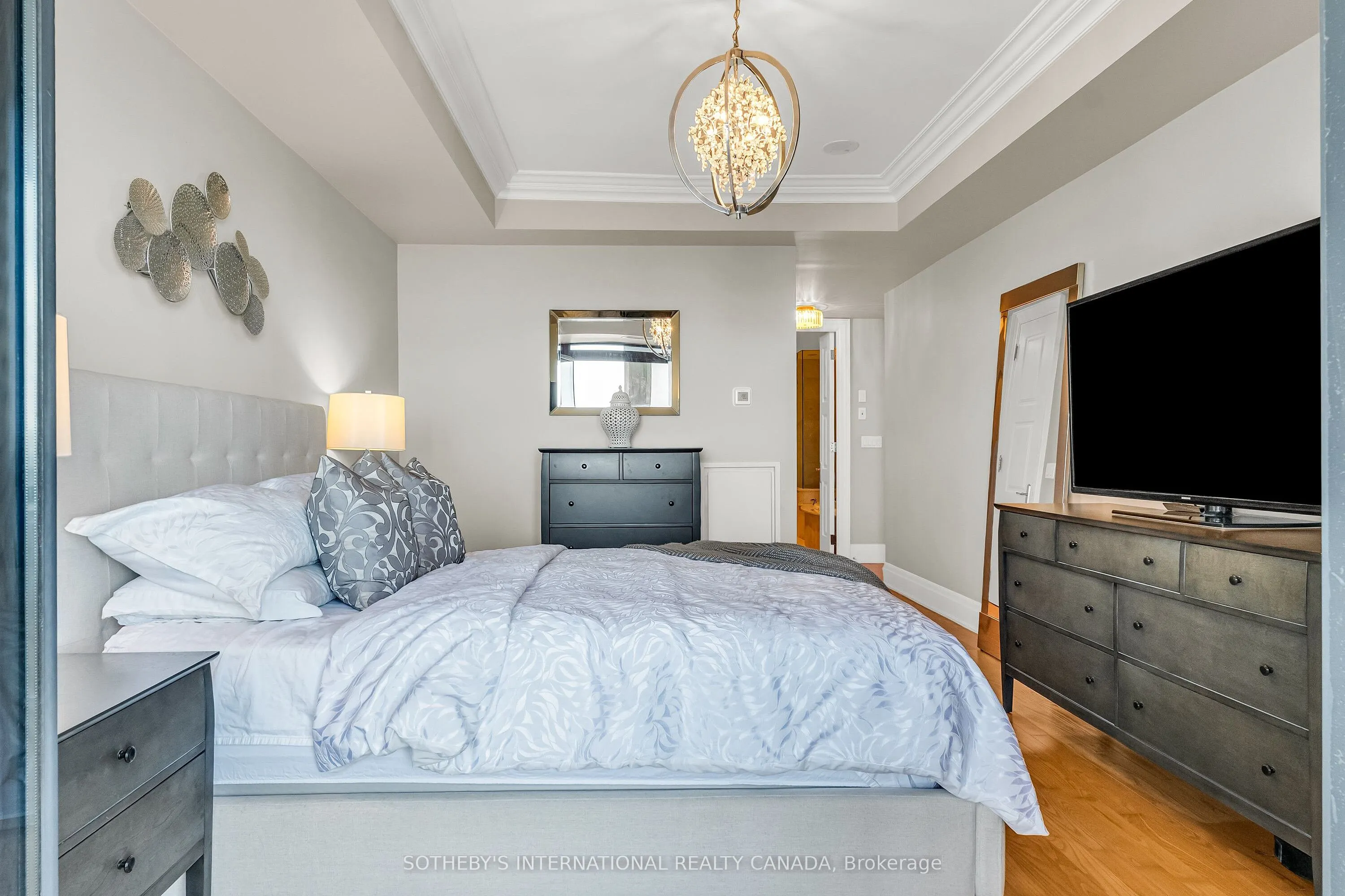 2095 Lake Shore Boulevard W, #818