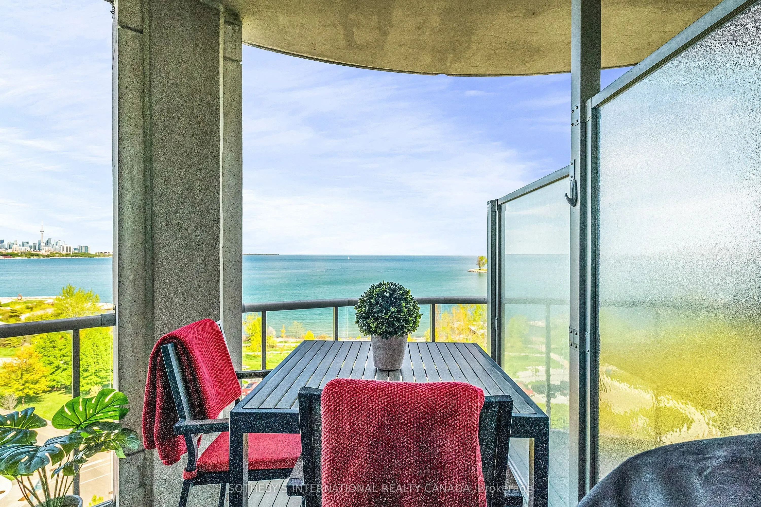 2095 Lake Shore Boulevard W, #818