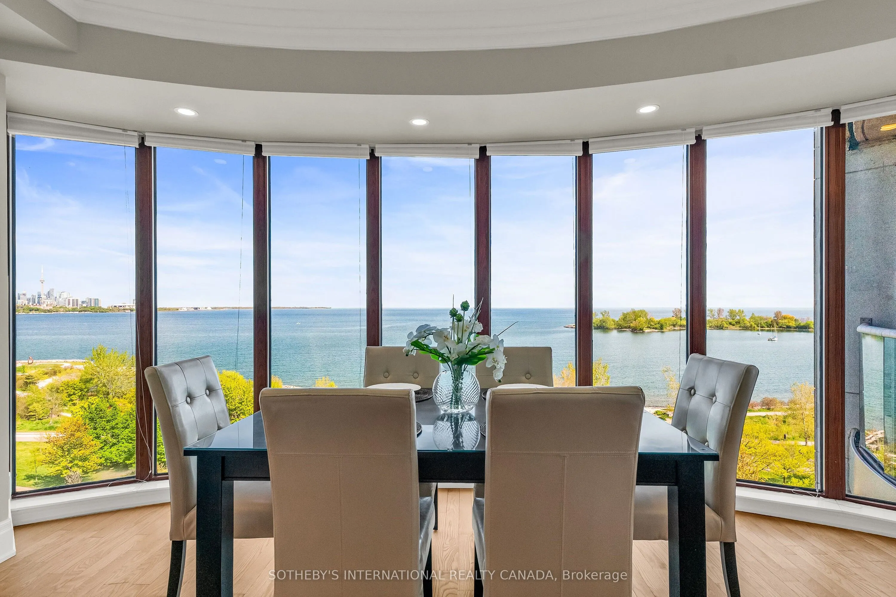 2095 Lake Shore Boulevard W, #818
