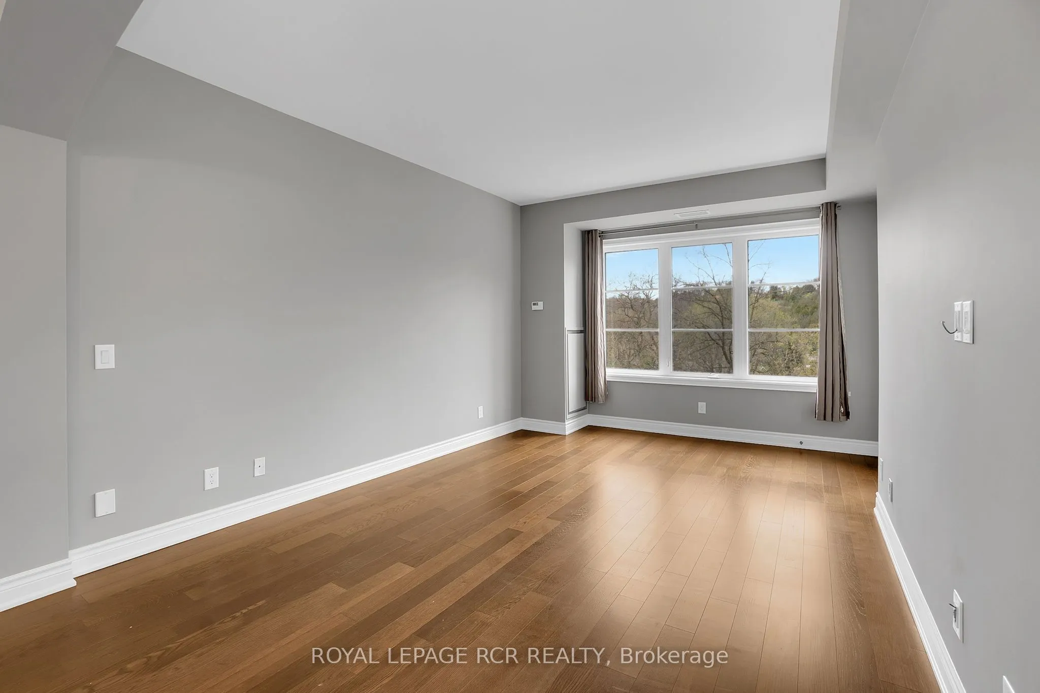60 Ann Street, #402