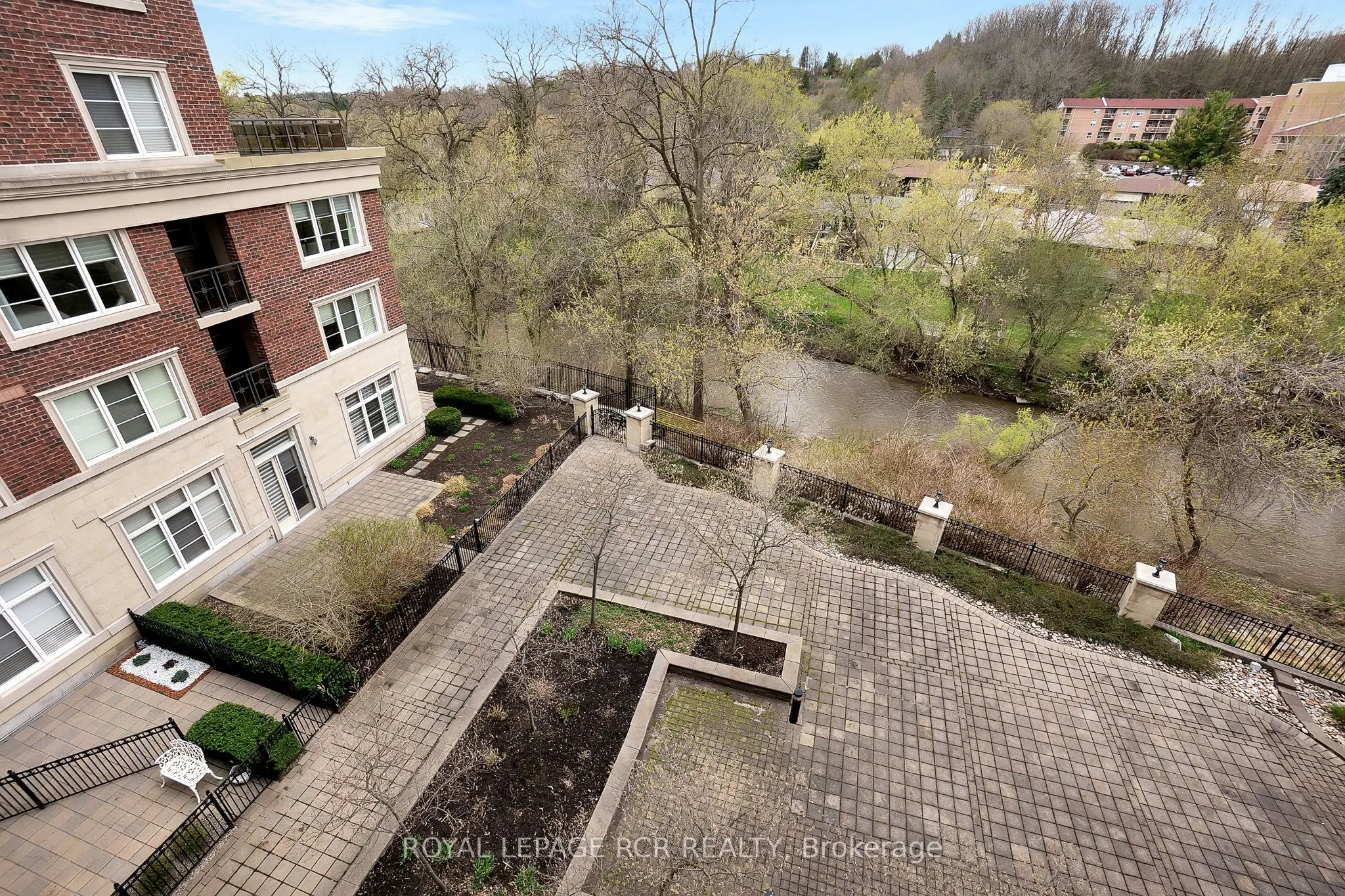 60 Ann Street, #402