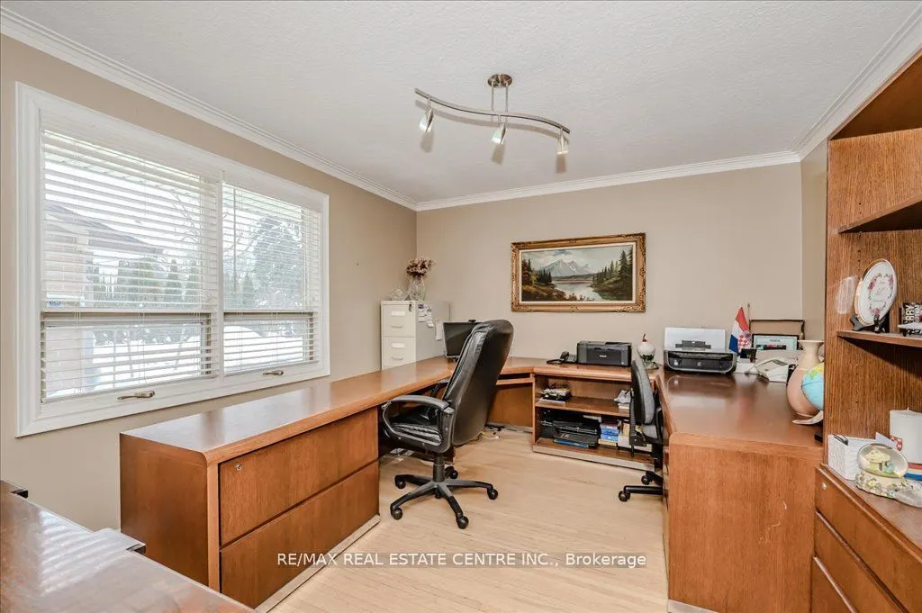 2260 Oneida Crescent