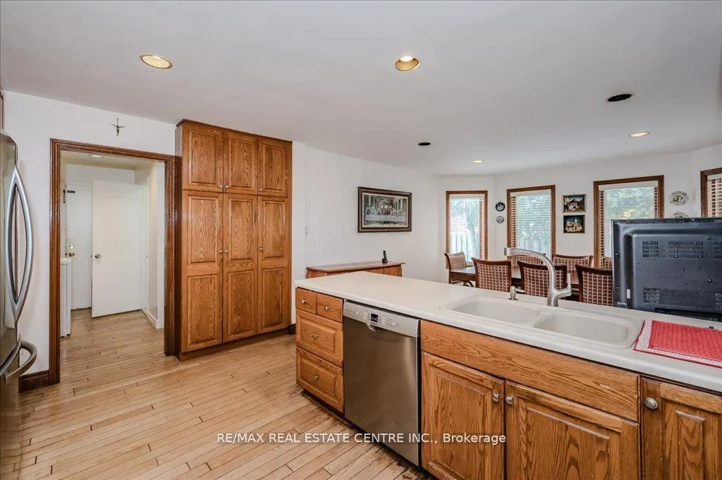 2260 Oneida Crescent