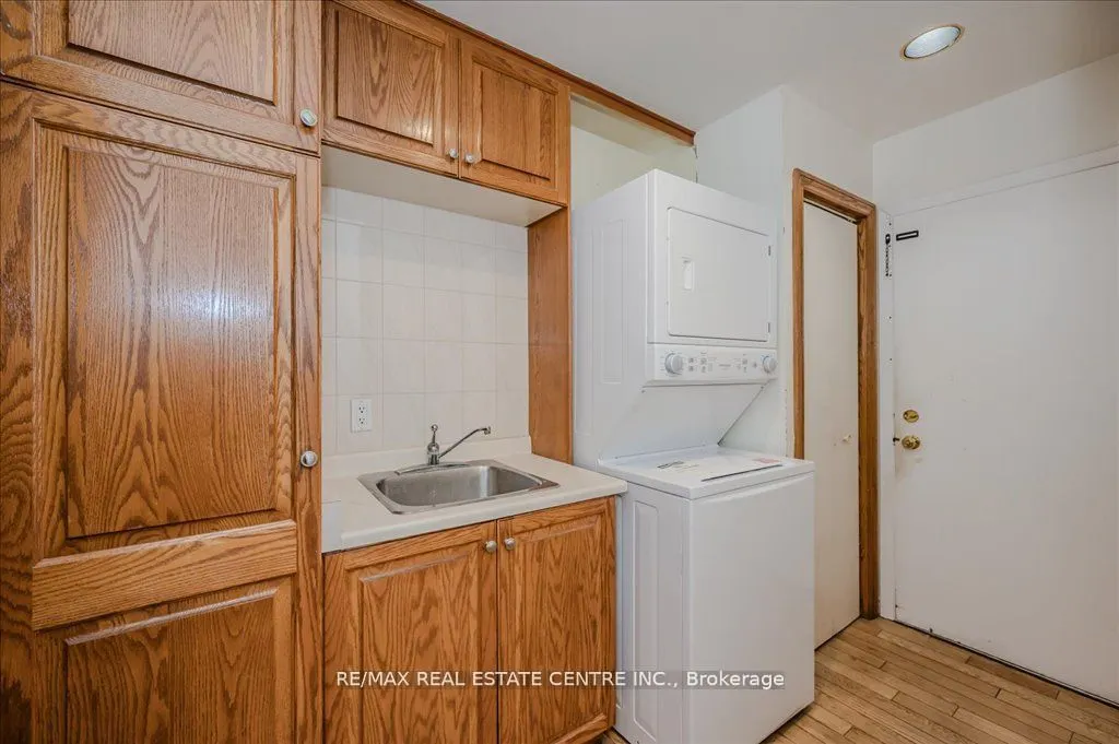 2260 Oneida Crescent