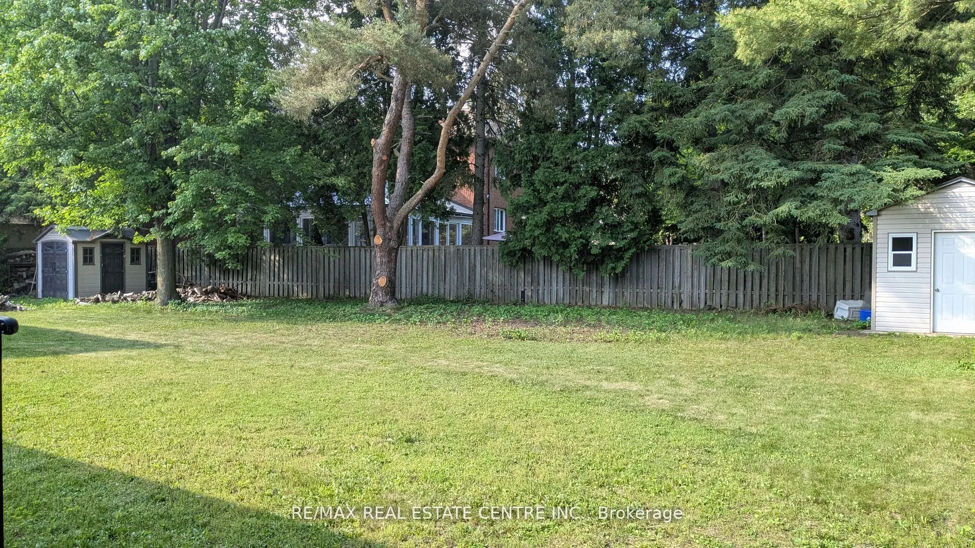2260 Oneida Crescent