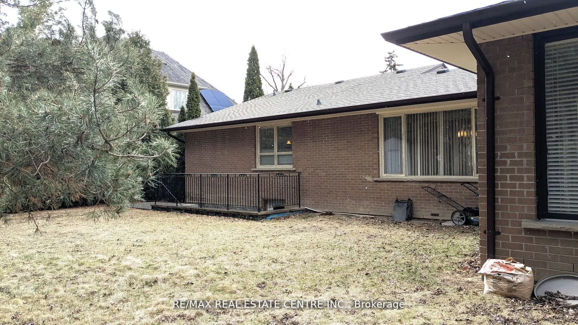 2260 Oneida Crescent