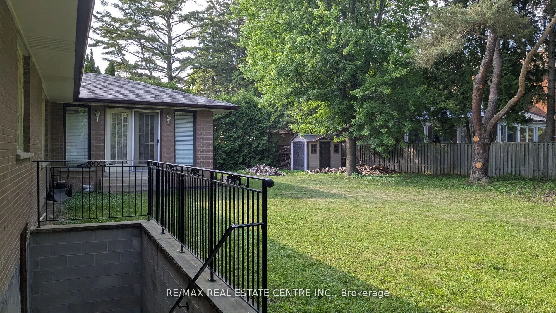 2260 Oneida Crescent