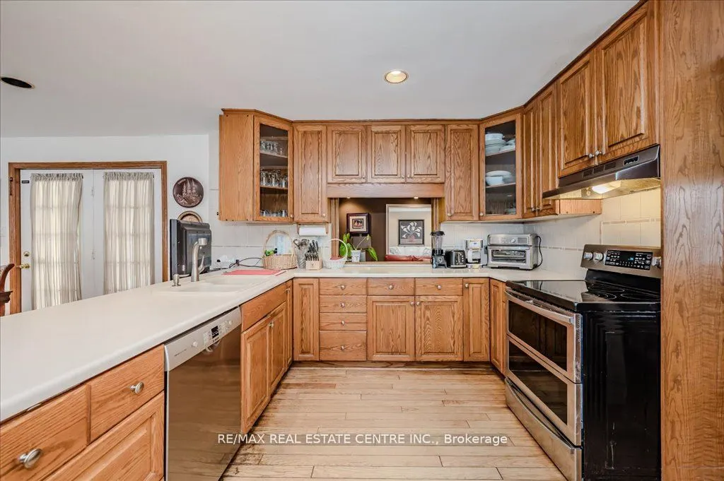 2260 Oneida Crescent