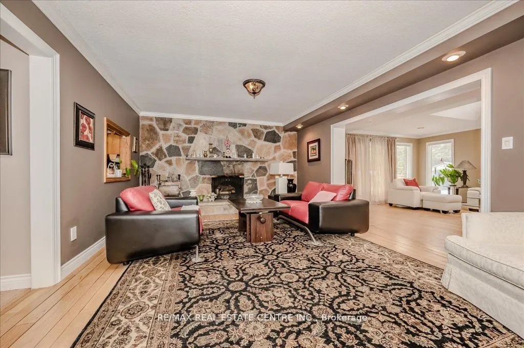 2260 Oneida Crescent