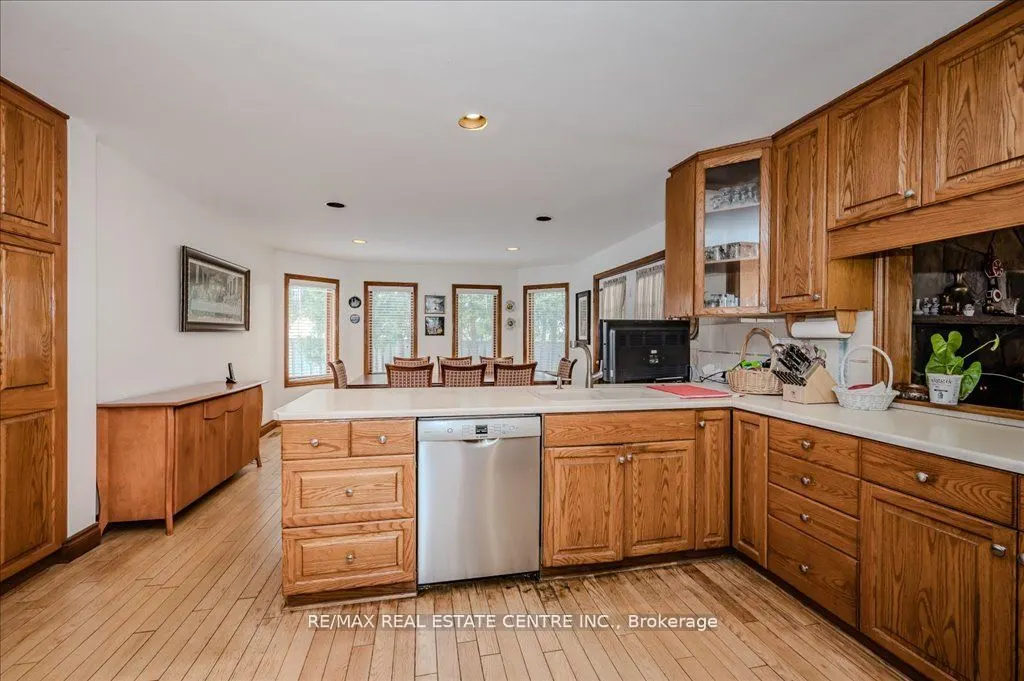 2260 Oneida Crescent