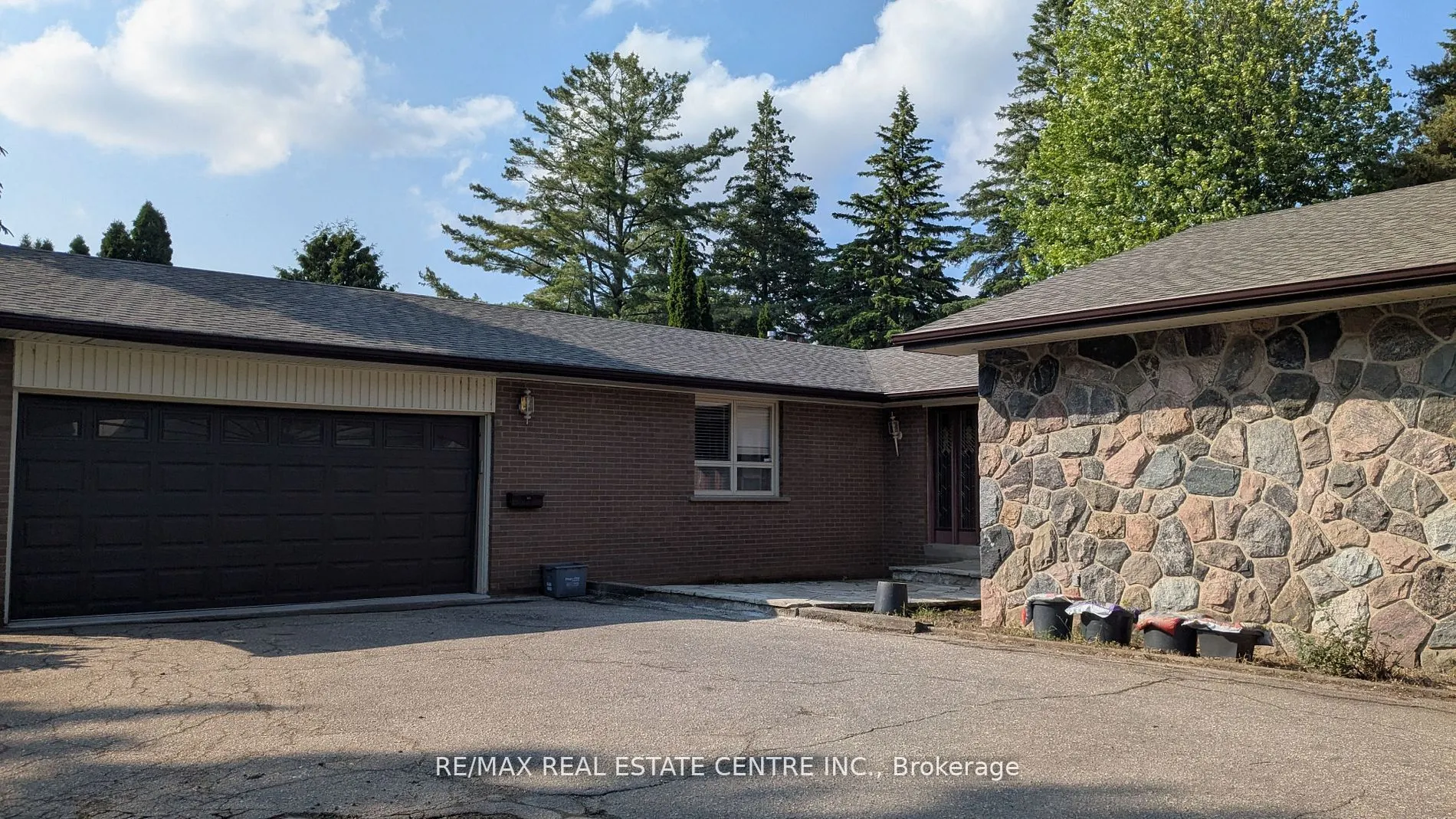 2260 Oneida Crescent